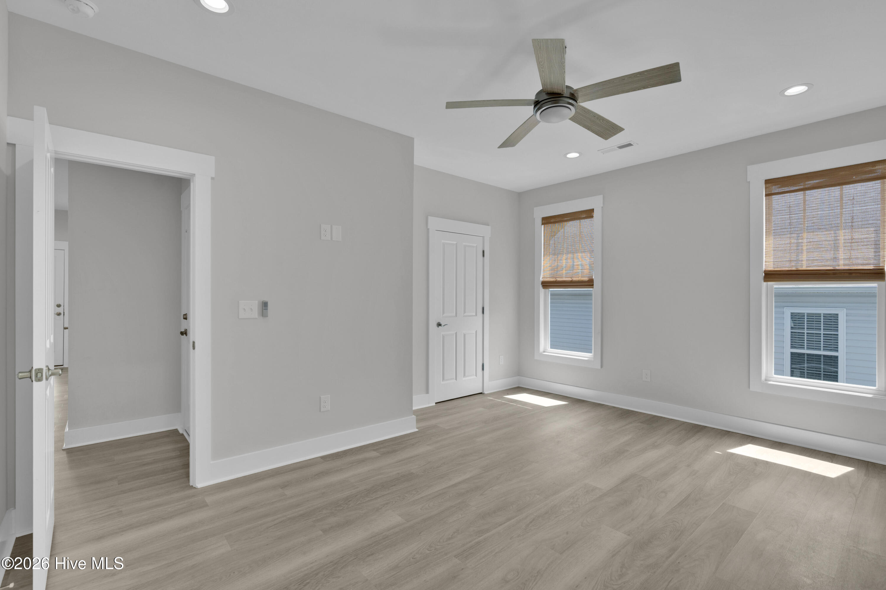 100565490 | Photo 16