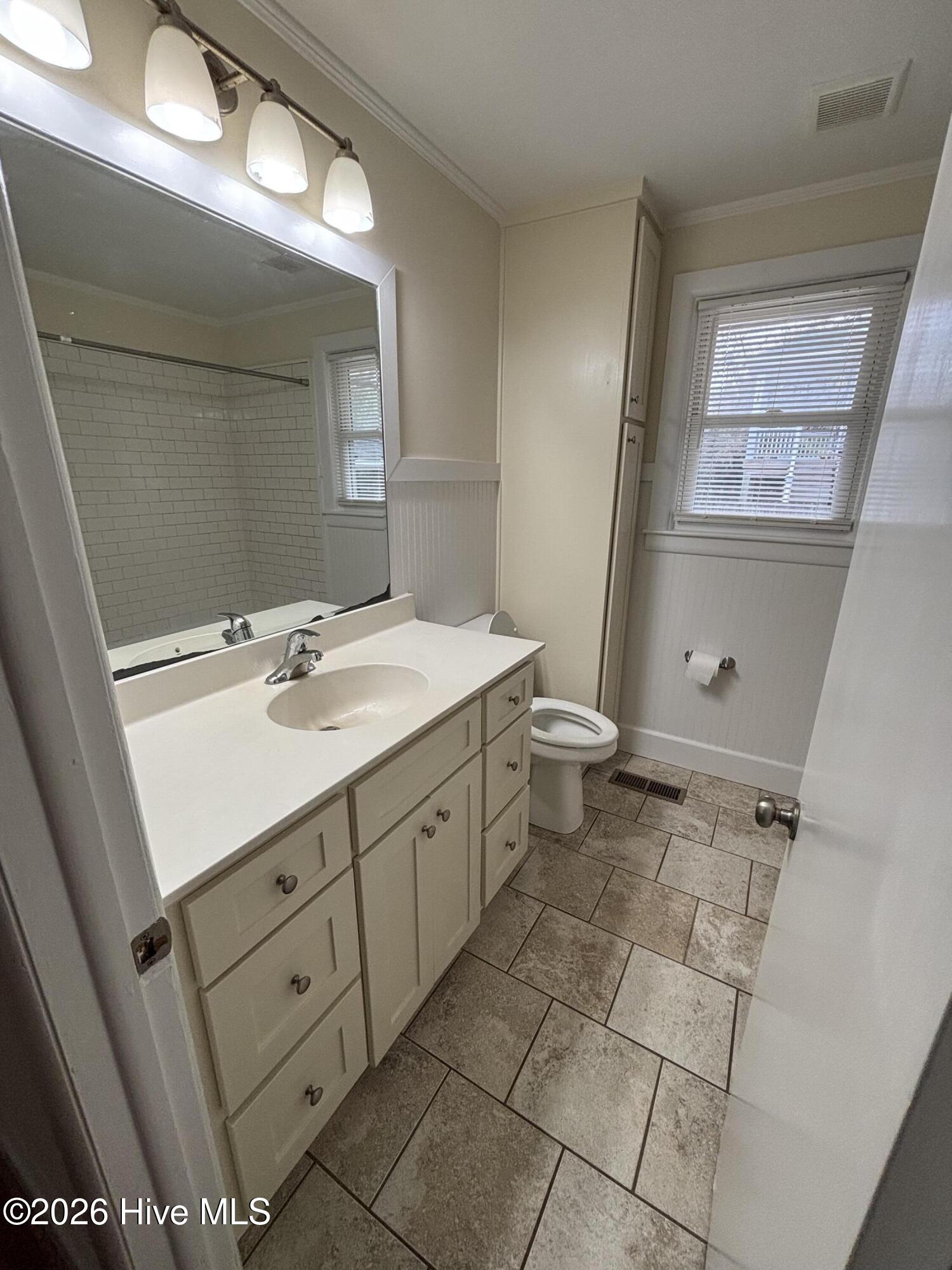 100561004 | Photo 18