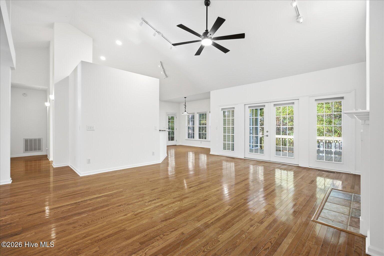 100548784 | Photo 13