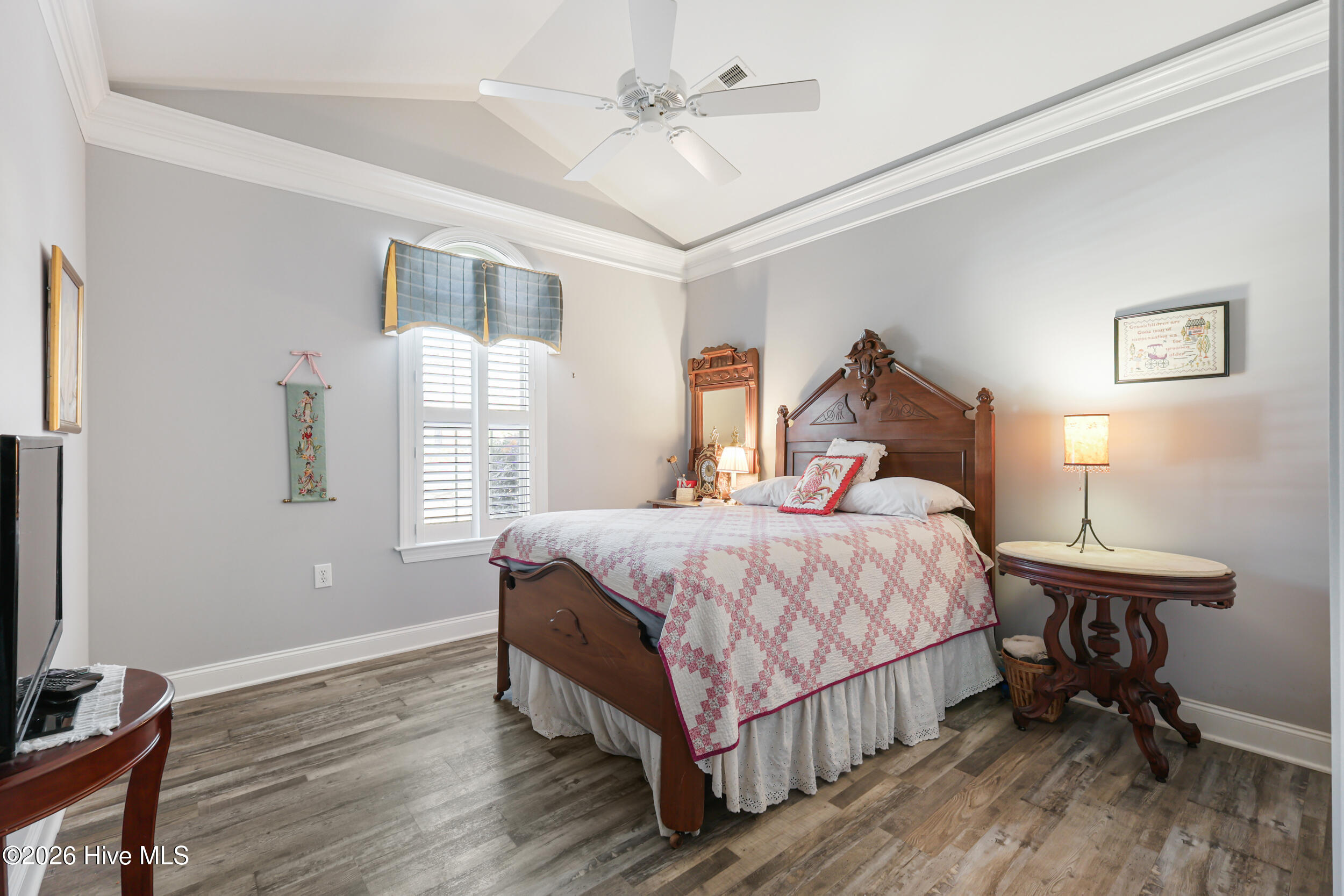 100539179 | Photo 25