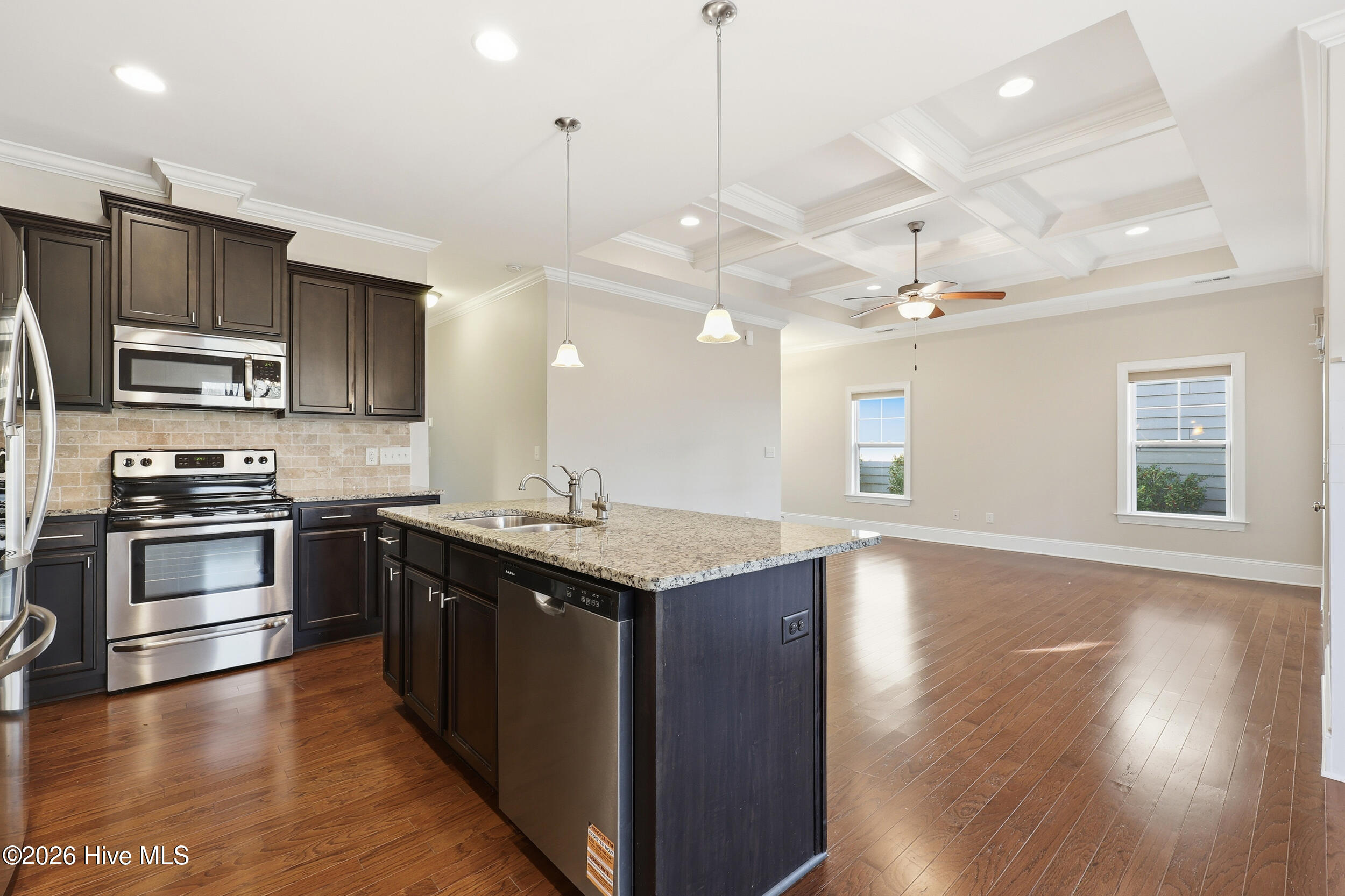 100547998 | Photo 14