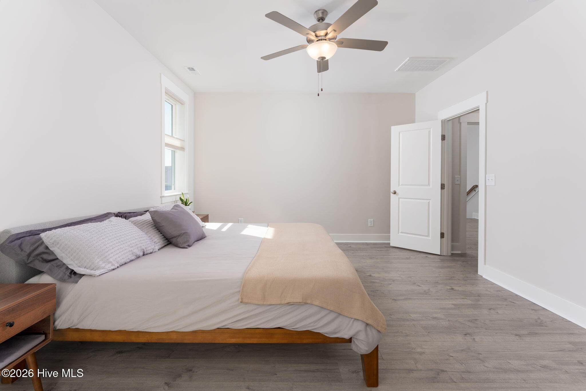 100564713 | Photo 31