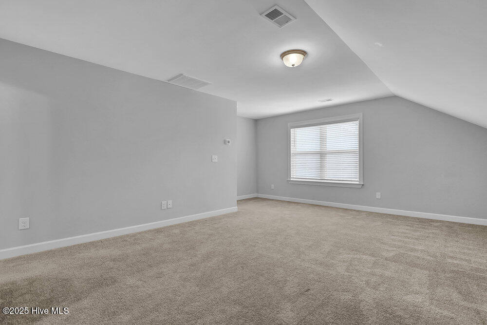 100556310 | Photo 25