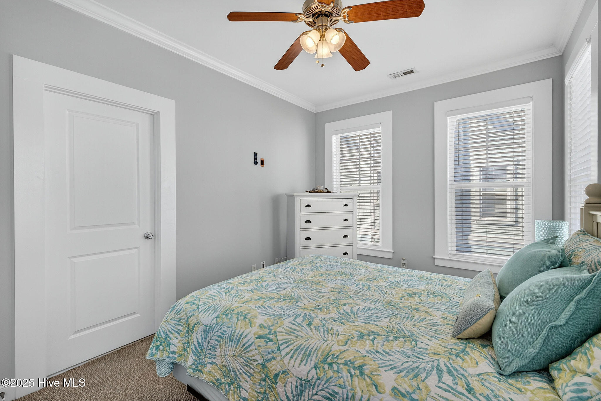 100557630 | Photo 27