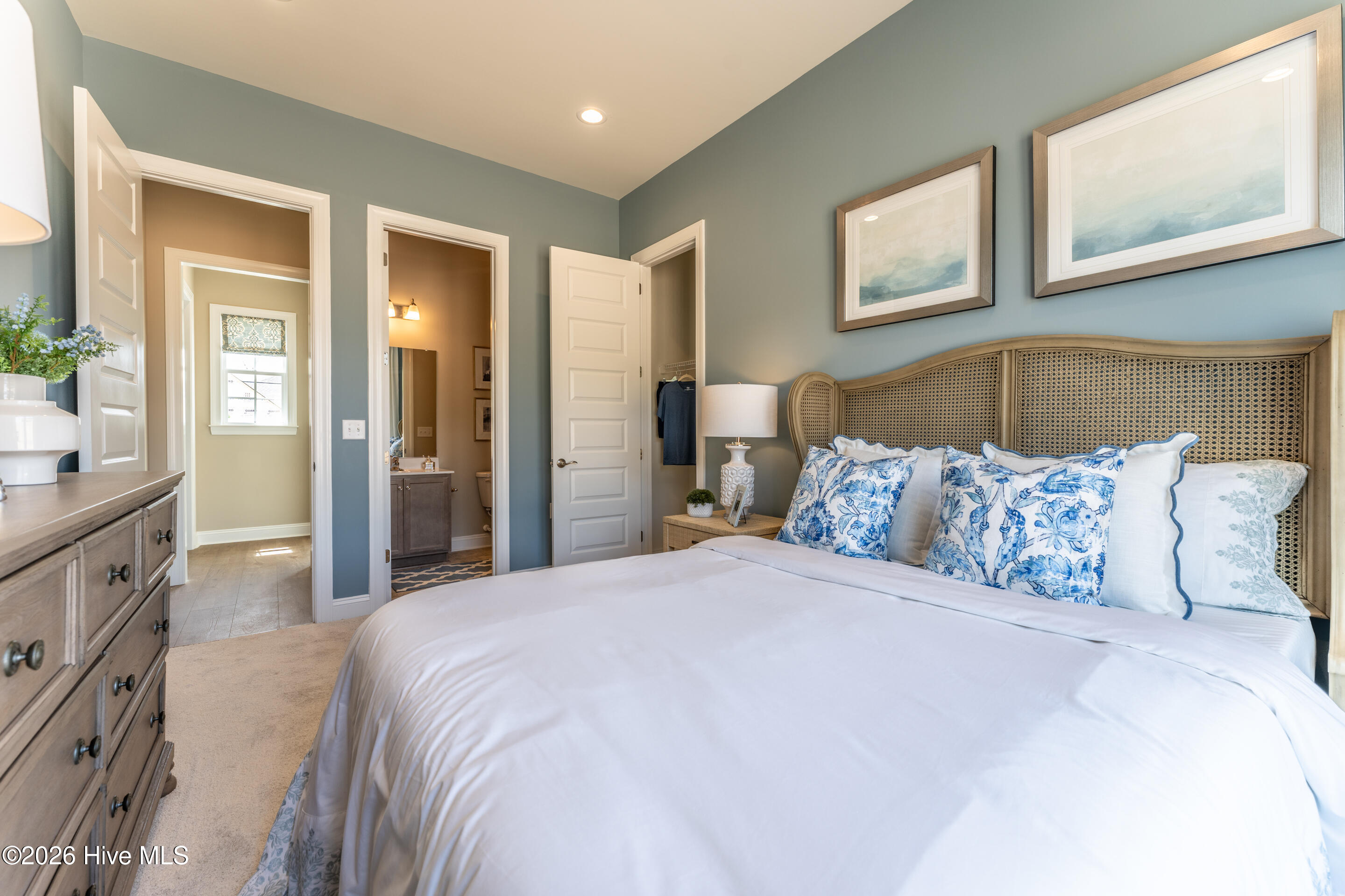 100568461 | Photo 22