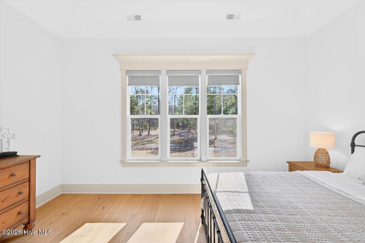 100549175 | Photo 16