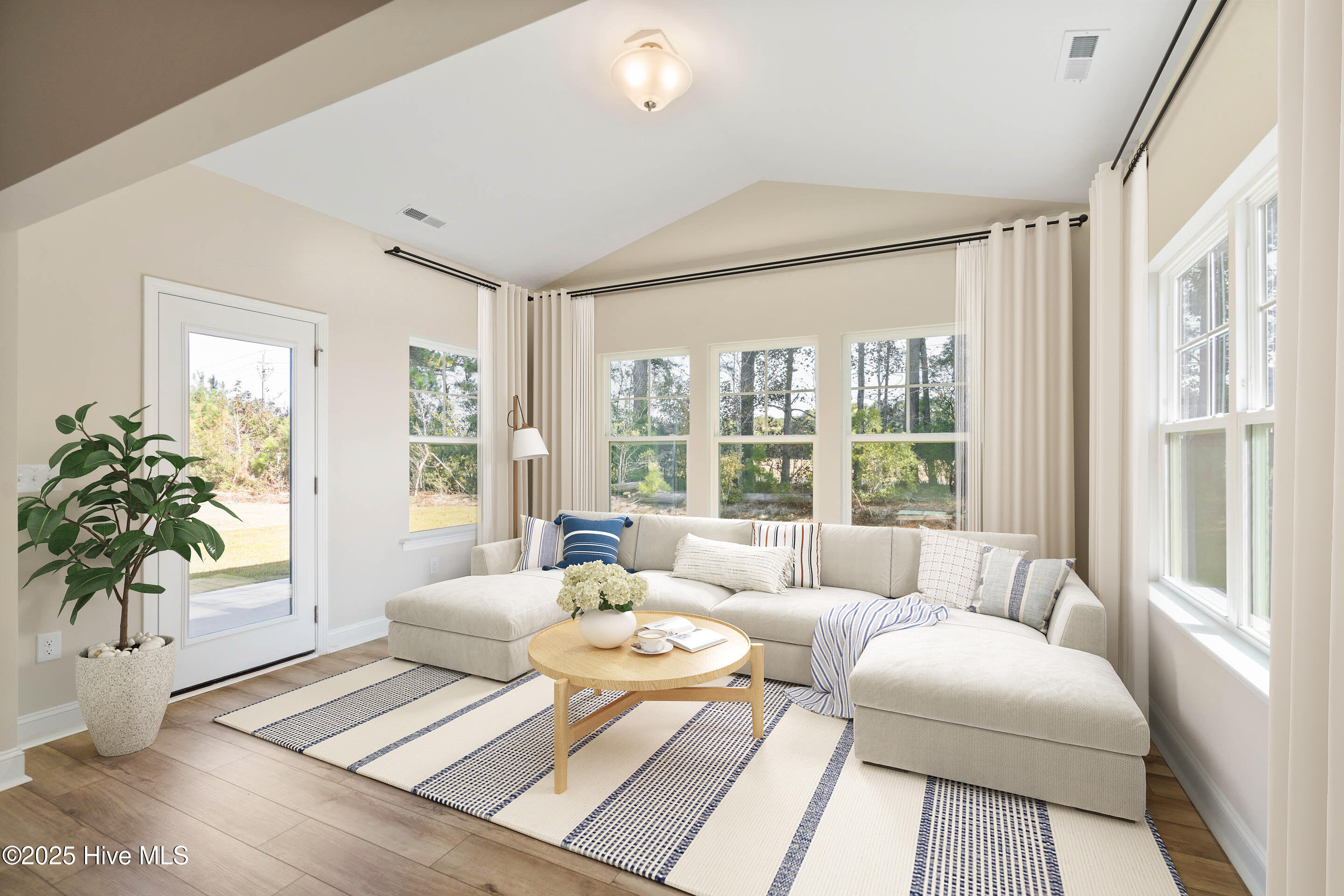 100543354 | Photo 12