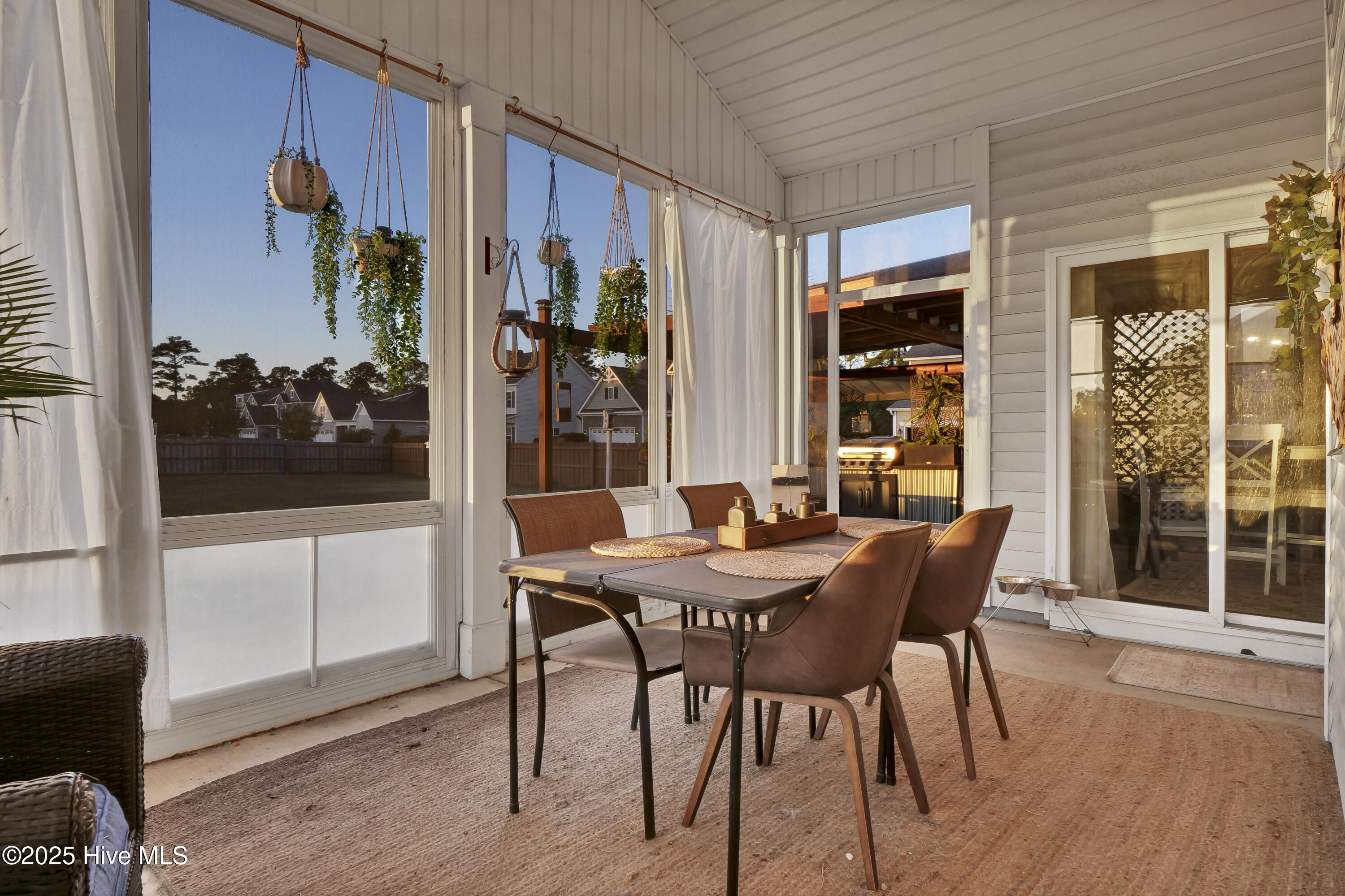 100541385 | Photo 28