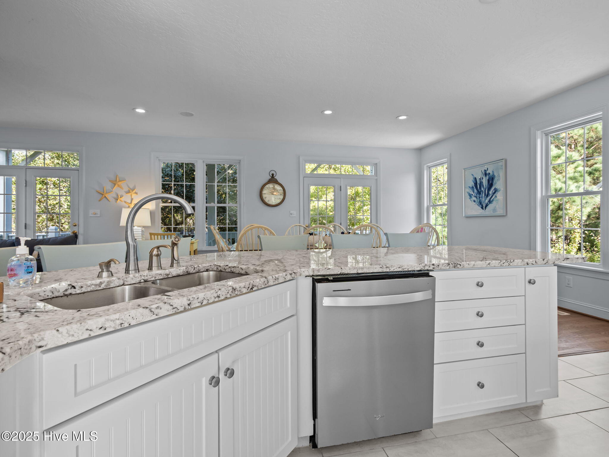 100541168 | Photo 11