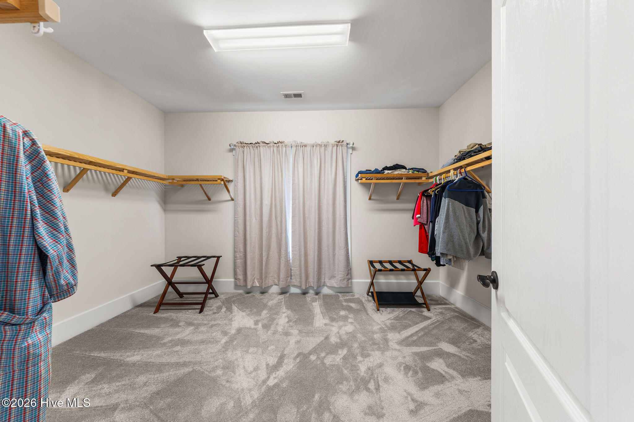 100548590 | Photo 26