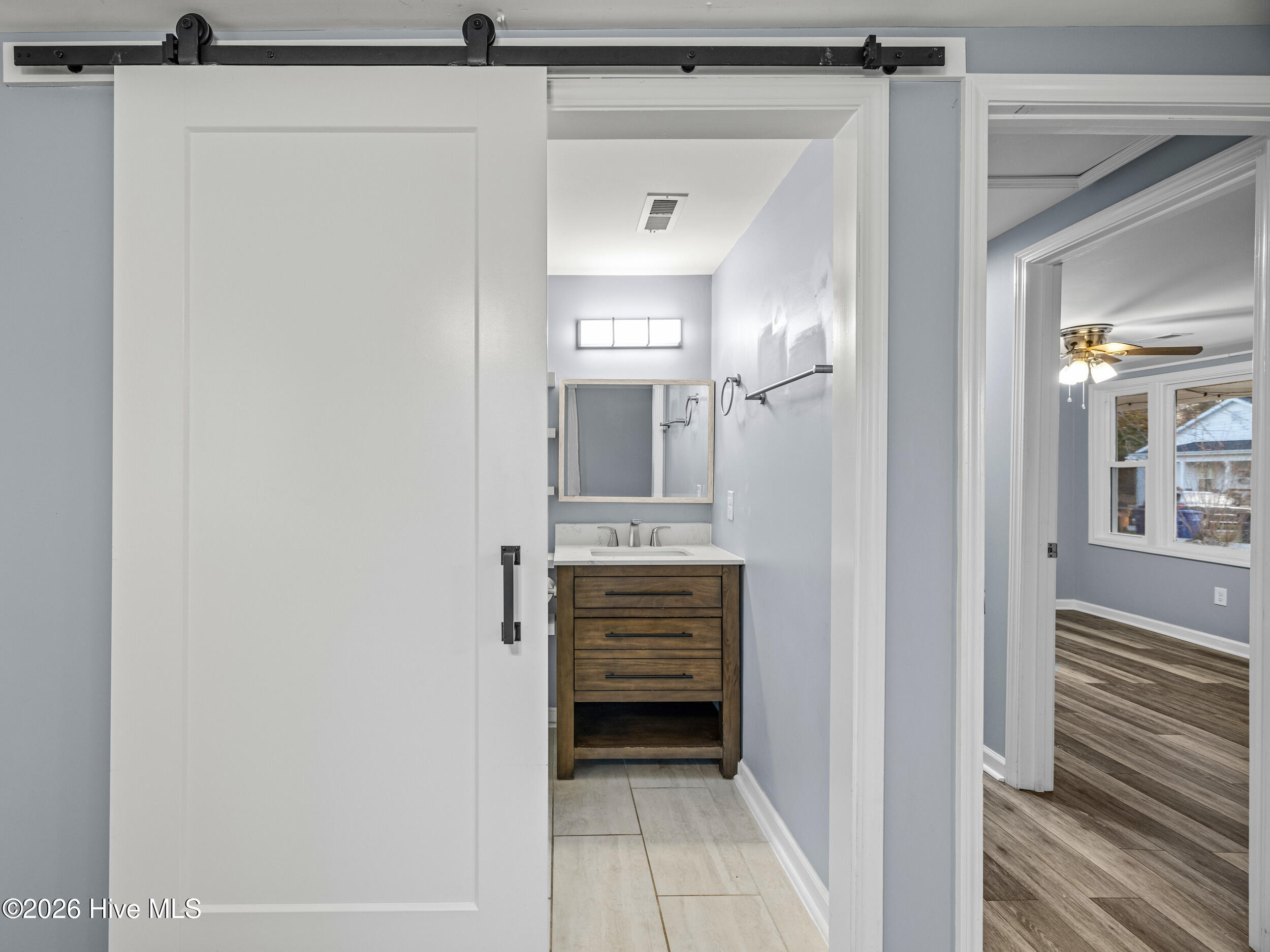 100558939 | Photo 23