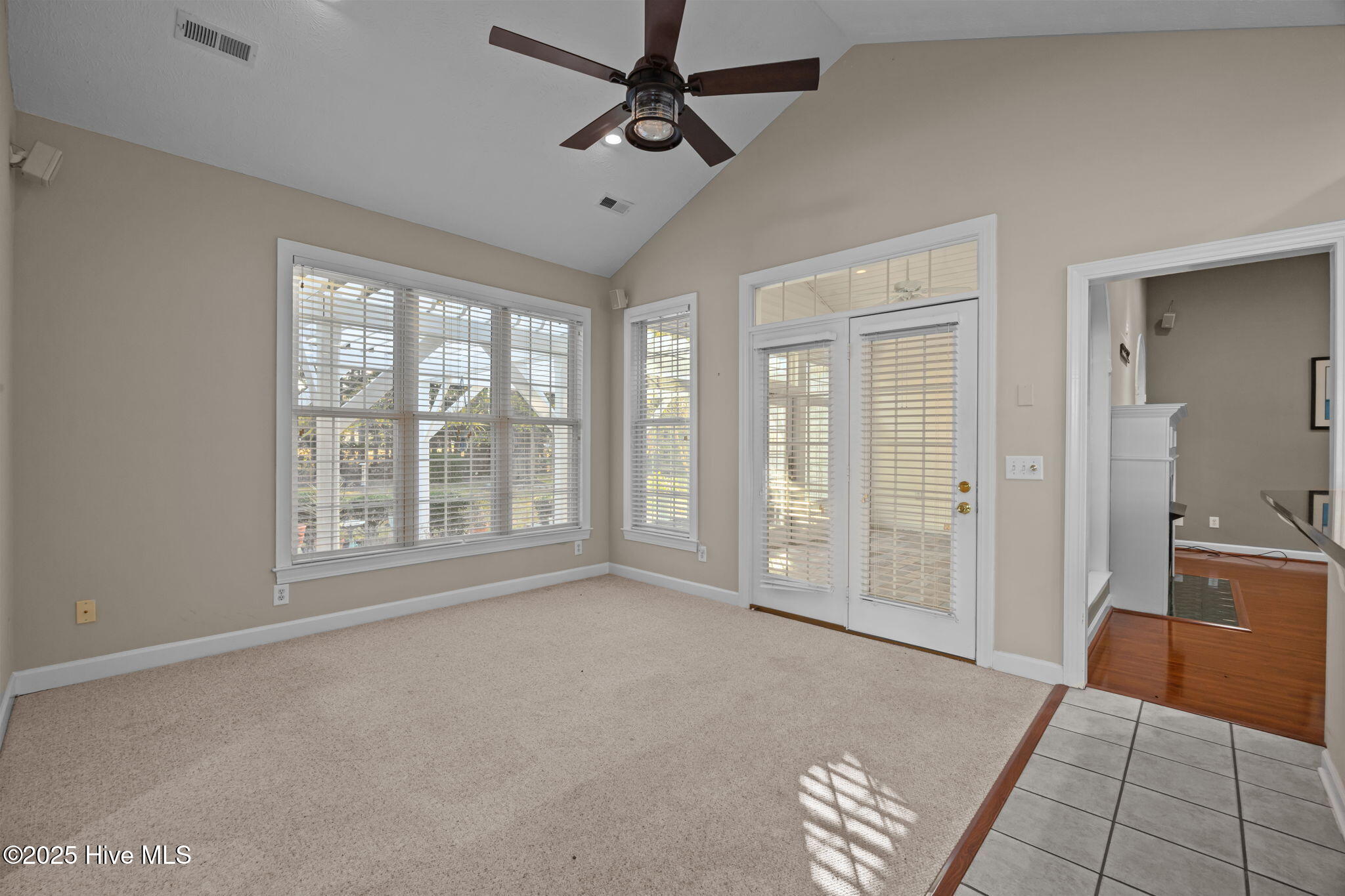 100543036 | Photo 23