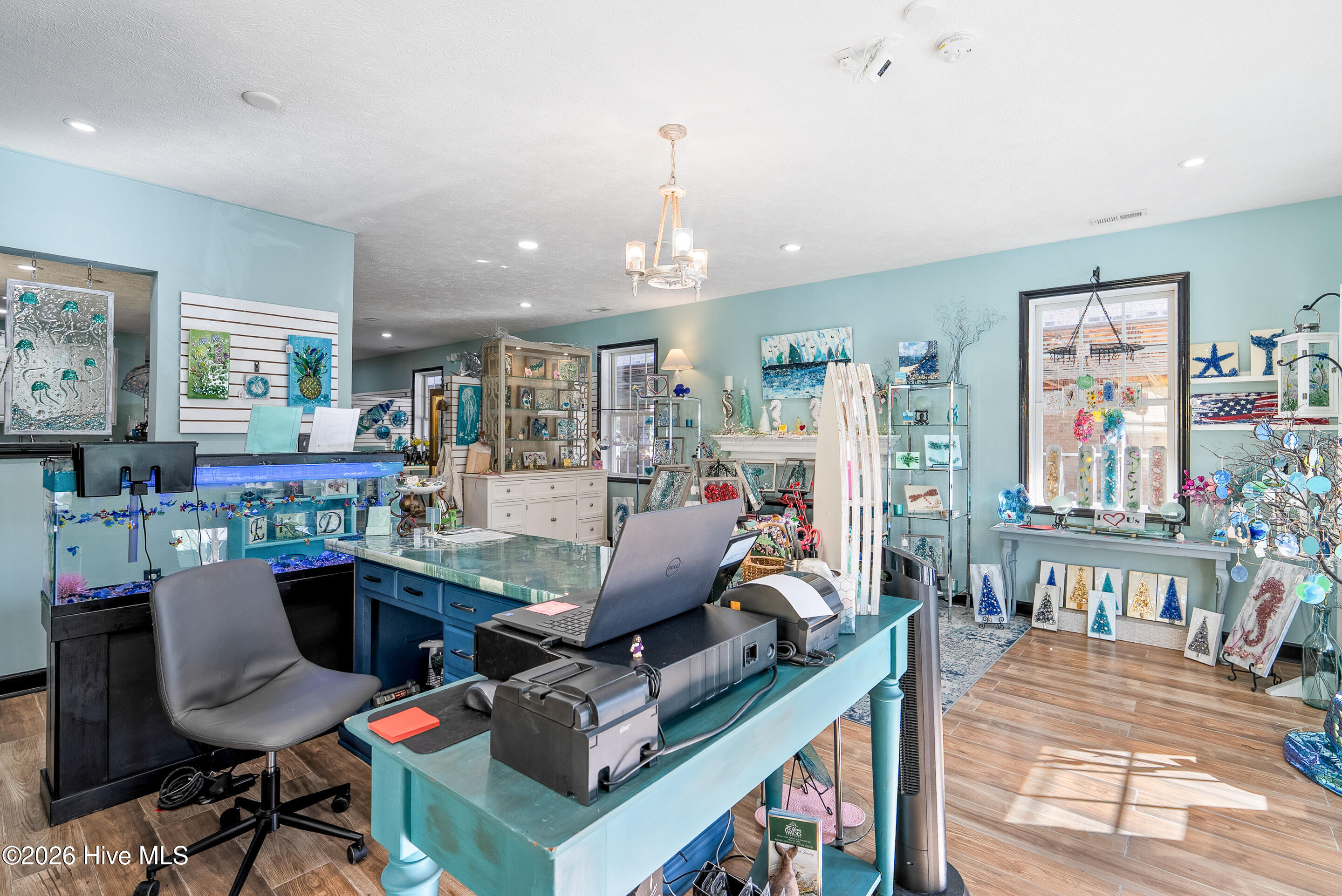 100556890 | Photo 18