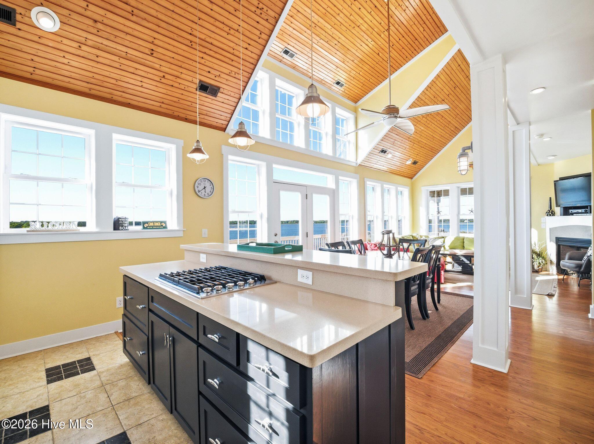 100569349 | Photo 57