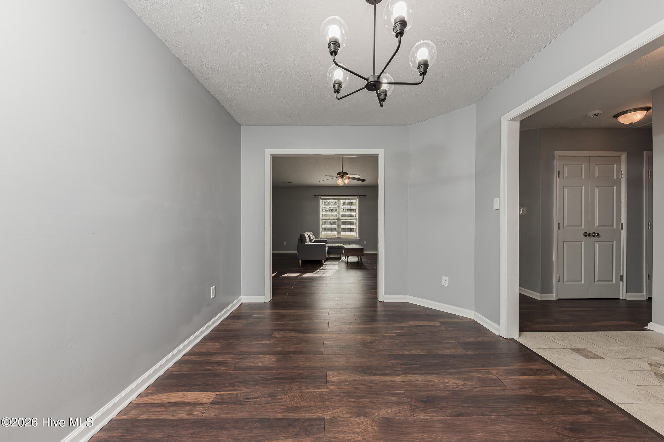 100561877 | Photo 15