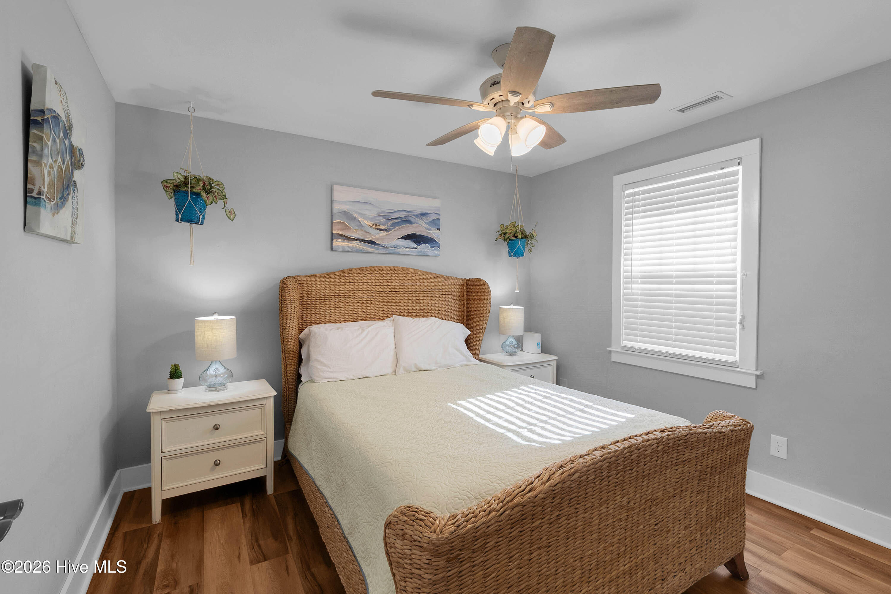 100550780 | Photo 30