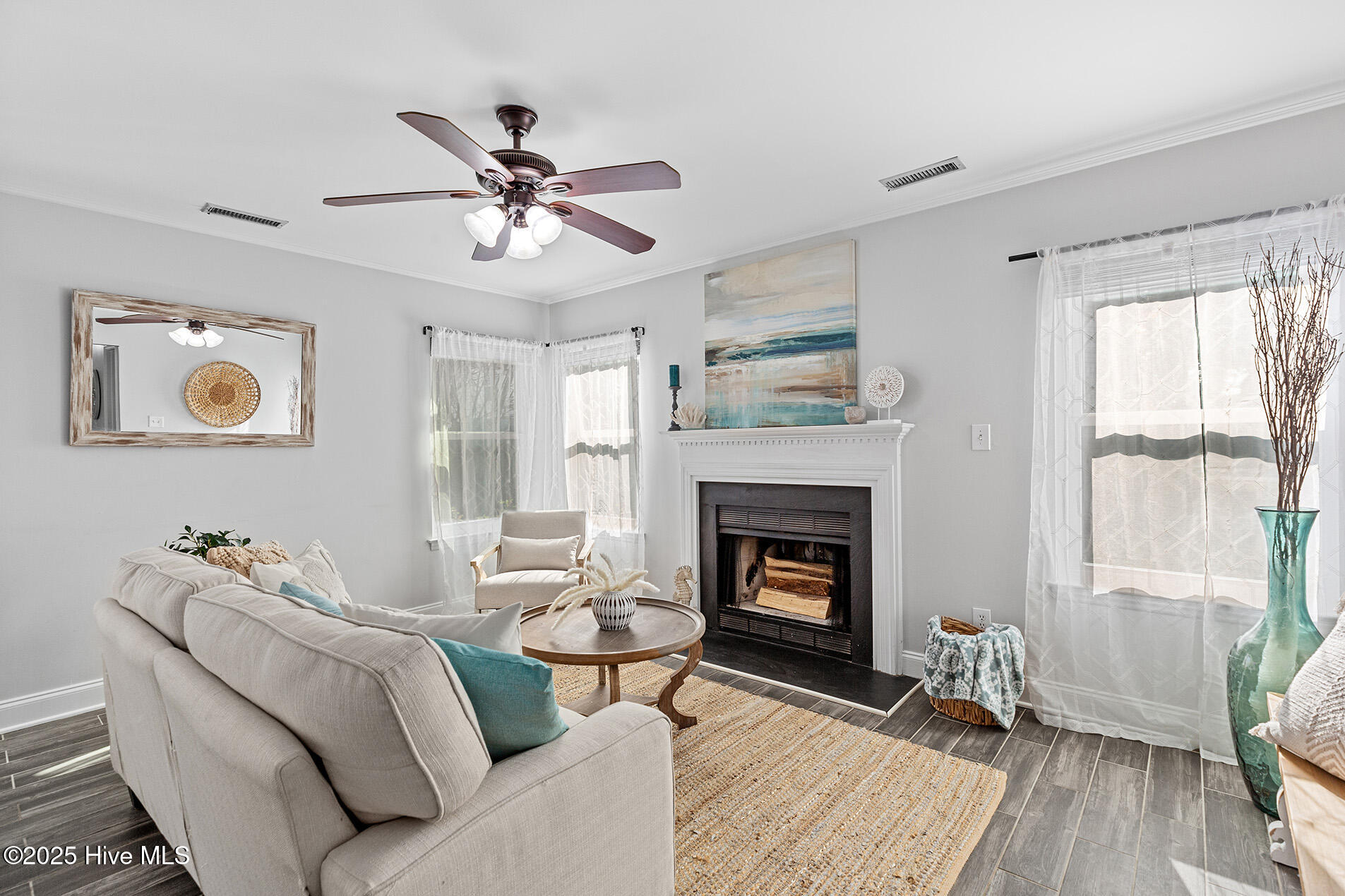6701 Kestral Drive, Wilmington, NC 28409 – photo 8: Kestral6701-7LRCarolineL33A1814-NF
