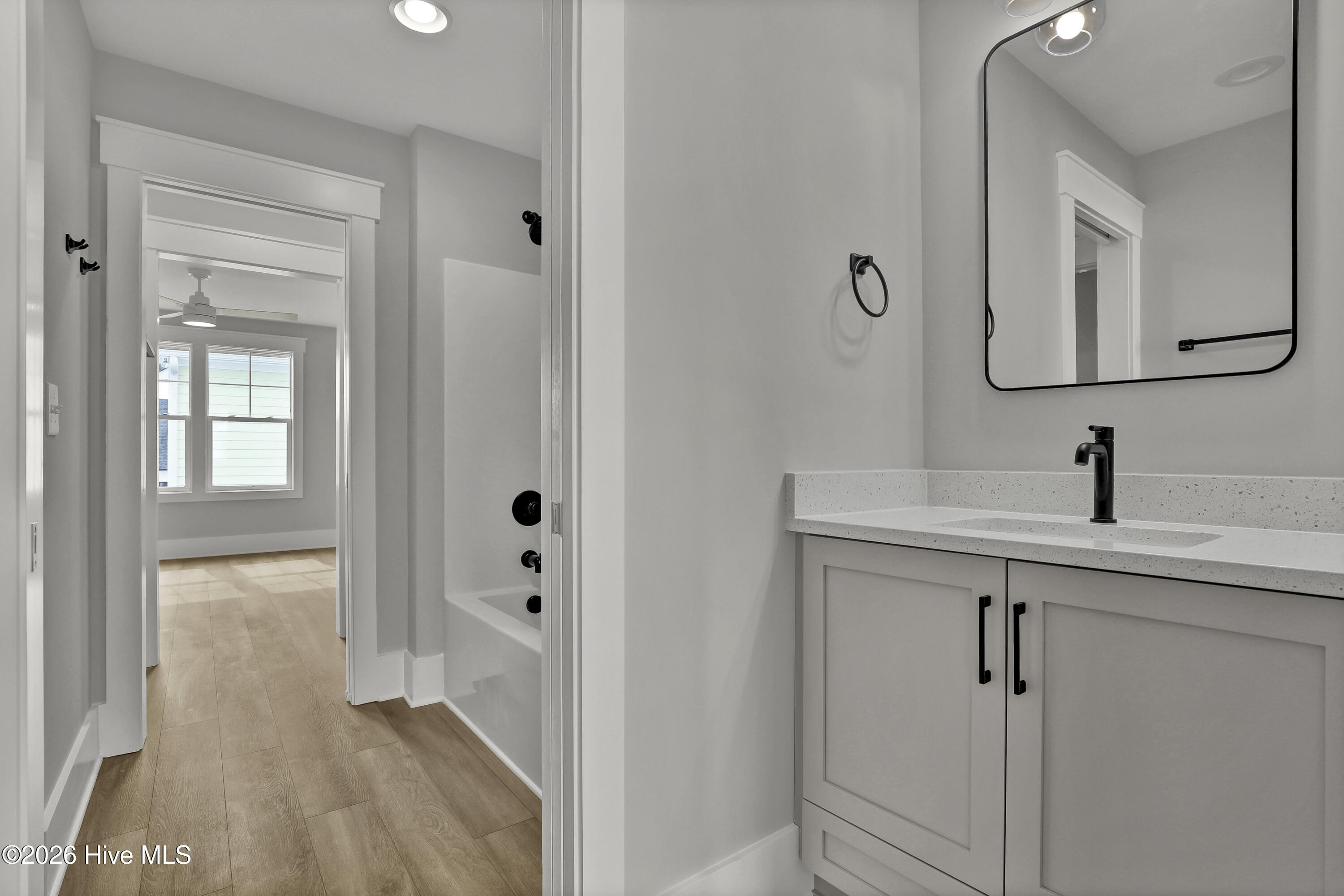 100534005 | Photo 29