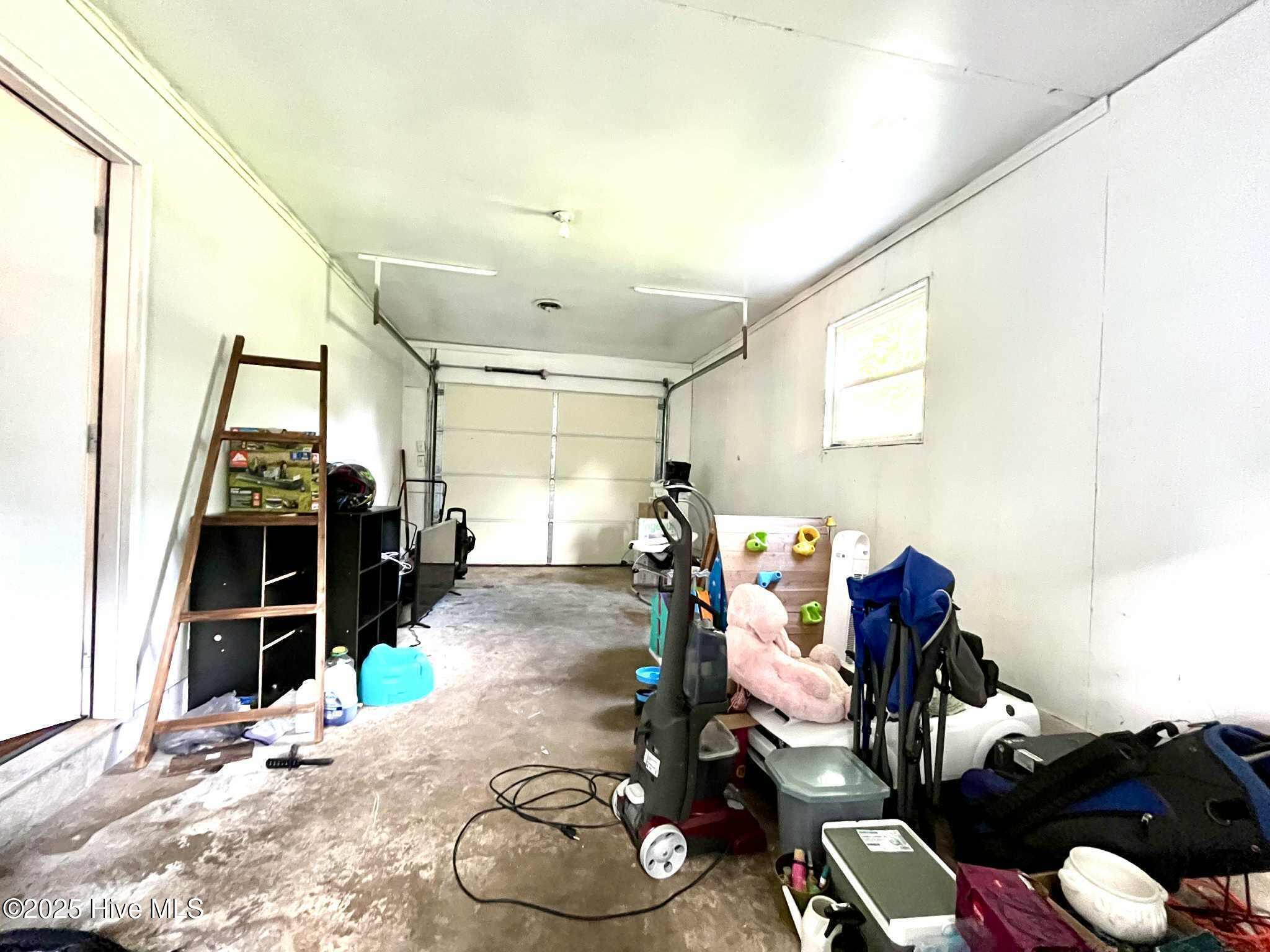 100528280 | Photo 36