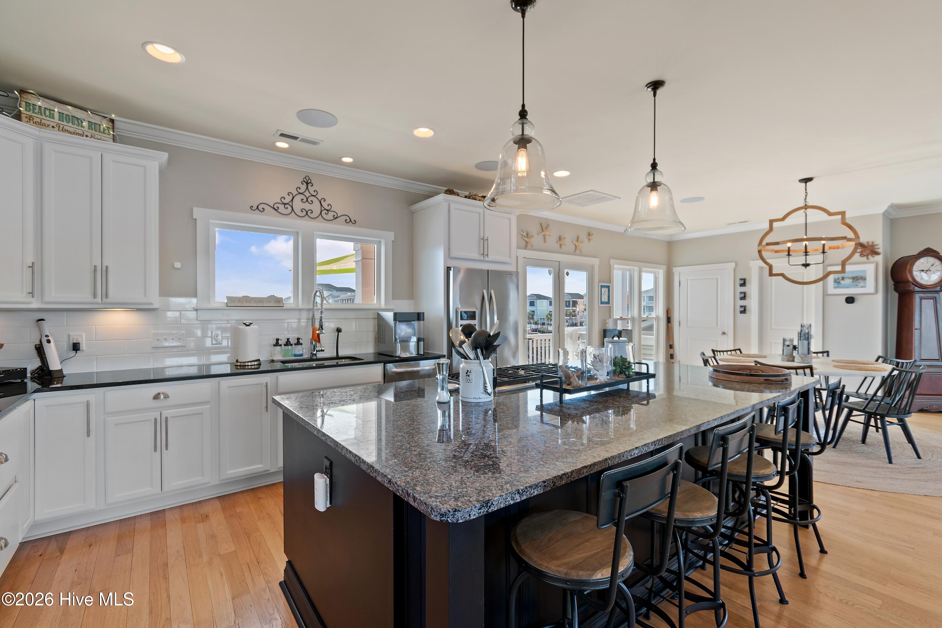 100547870 | Photo 13