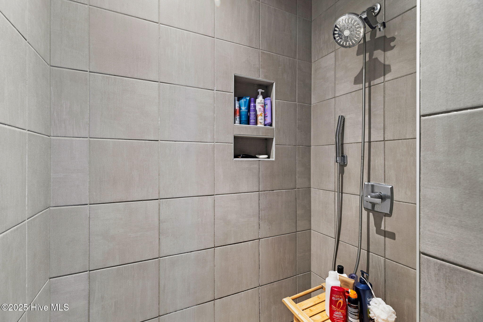 100542385 | Photo 34