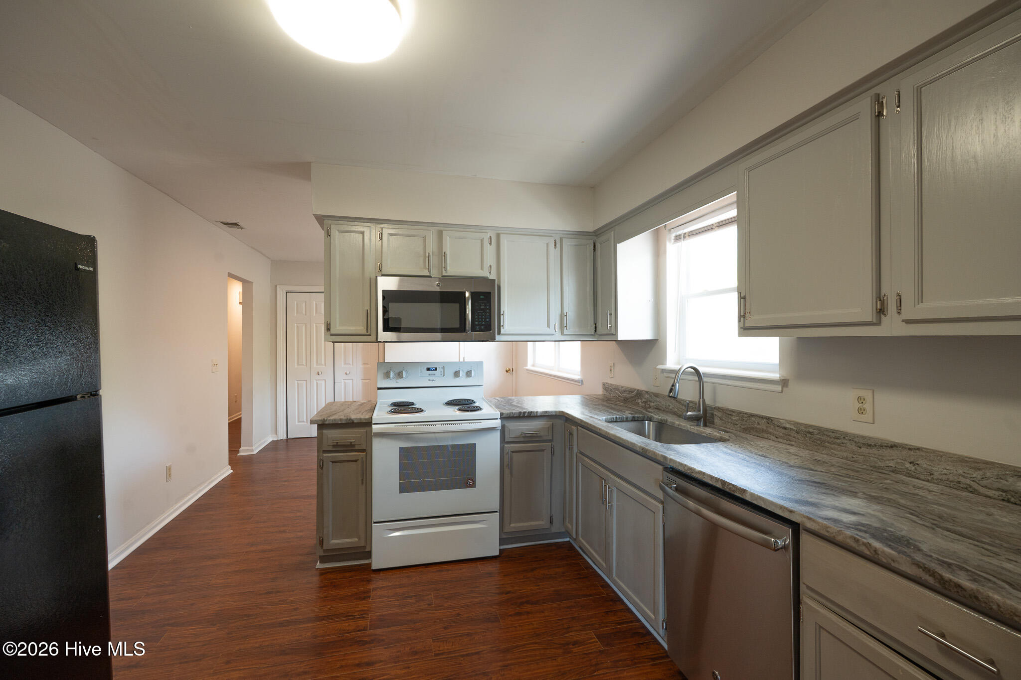 100567624 | Photo 24