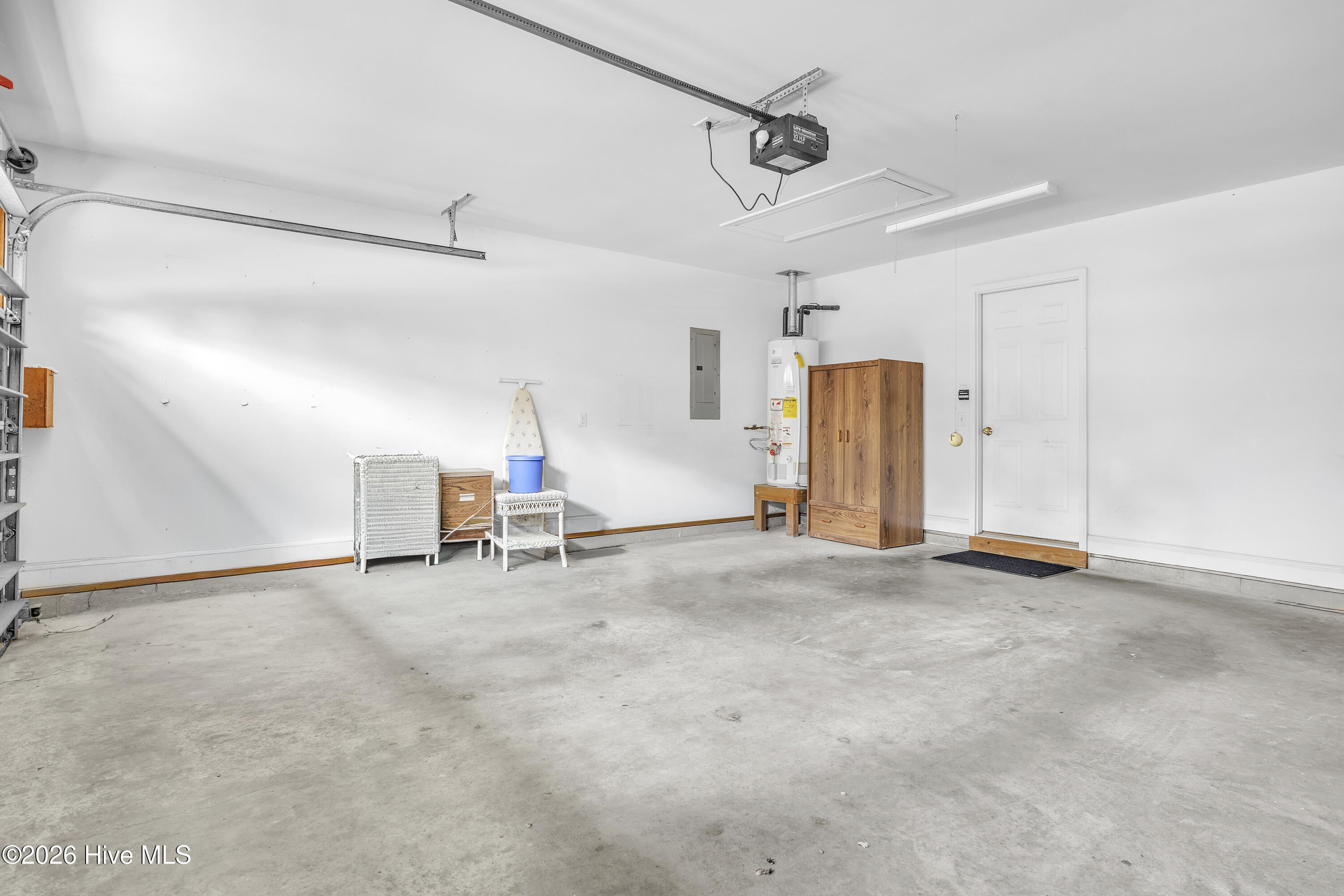 100567649 | Photo 40