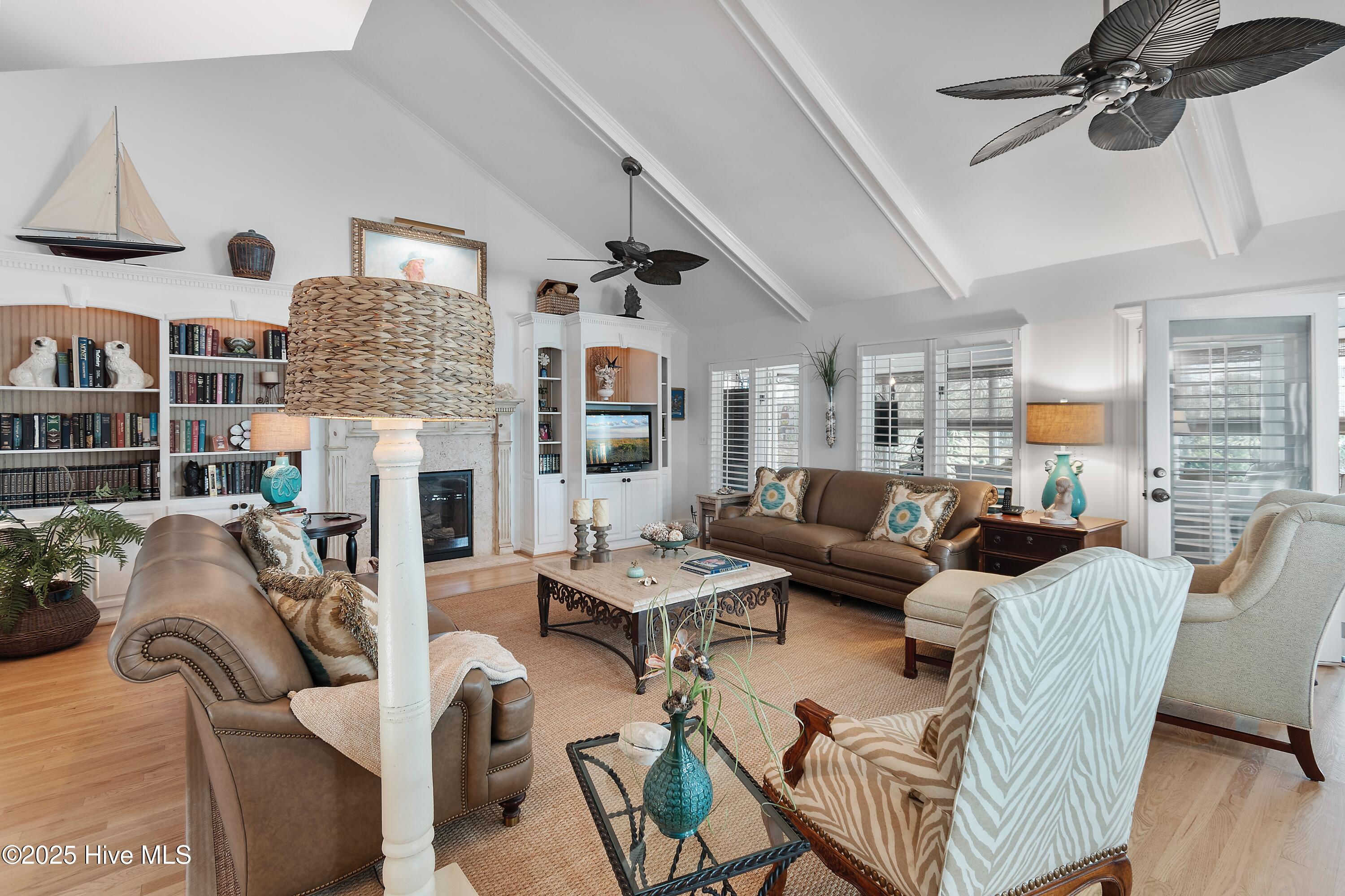 100527373 | Photo 11