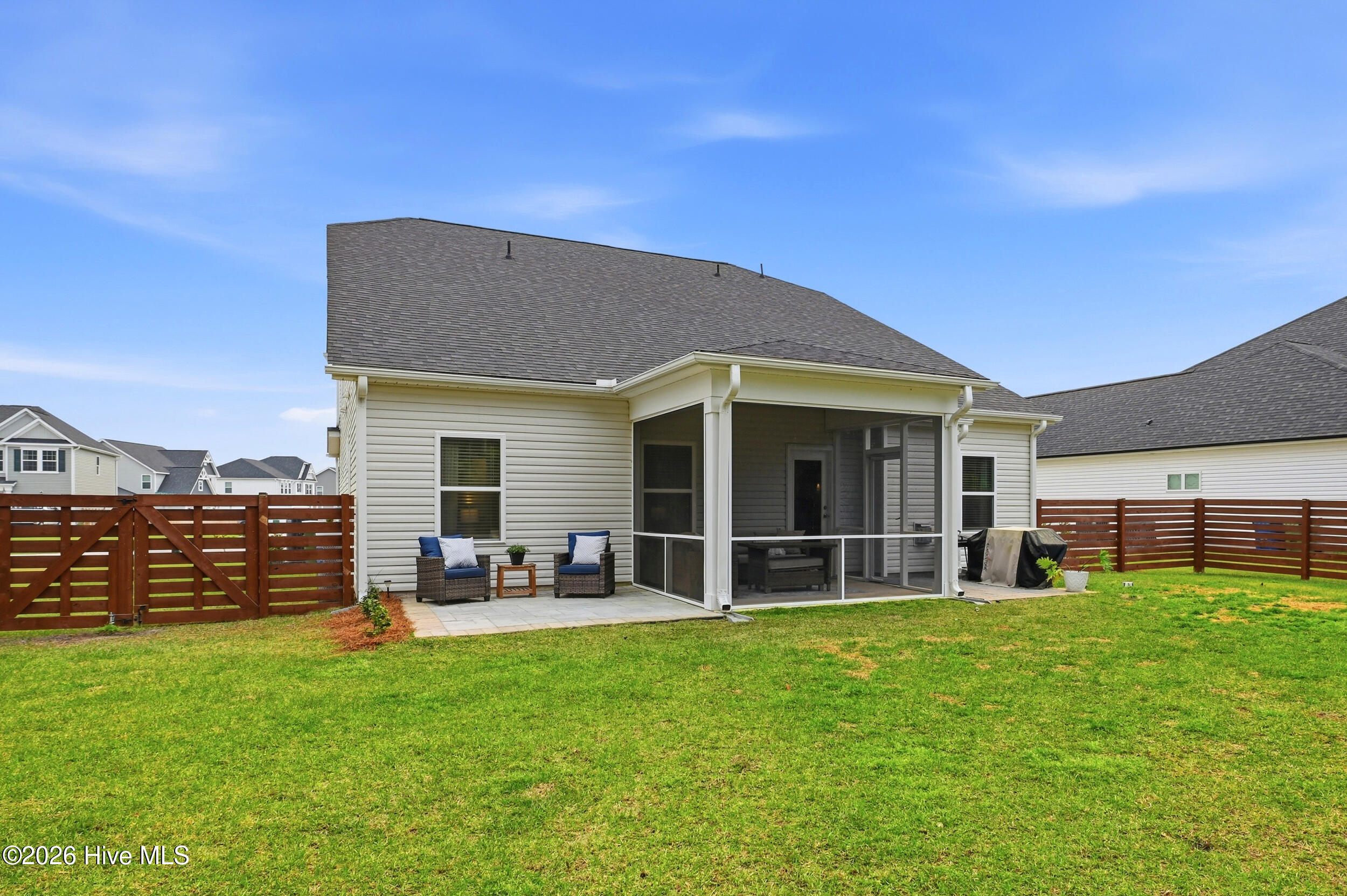 100562892 | Photo 42