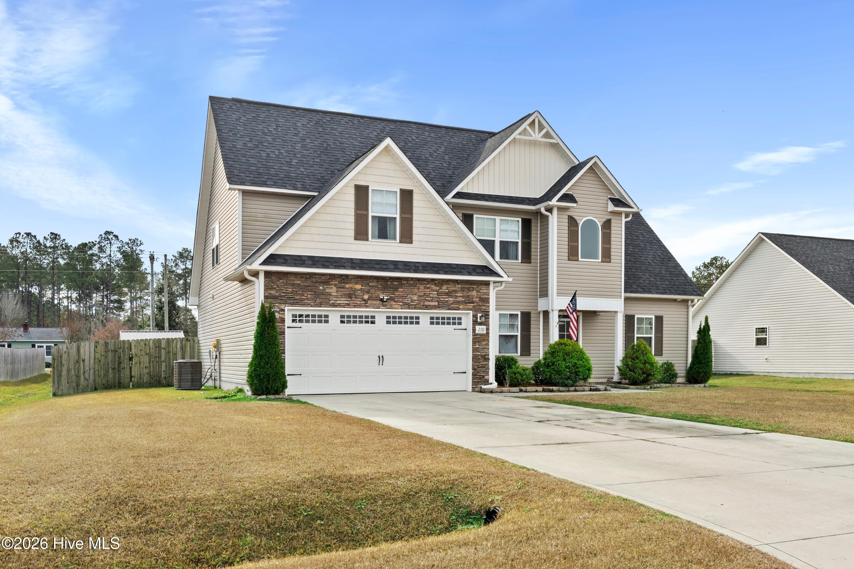 100548782 | Photo 43