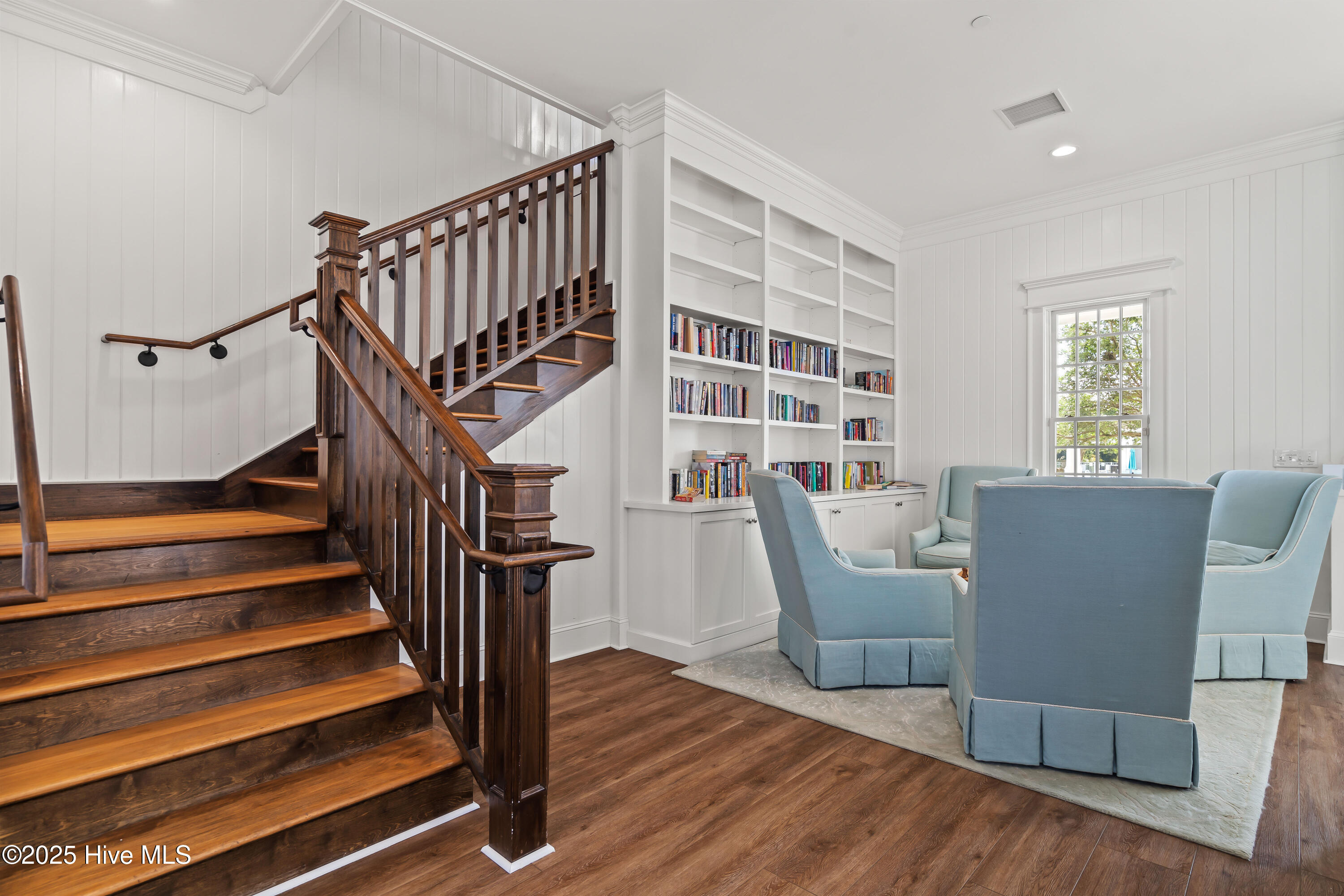 100545197 | Photo 97