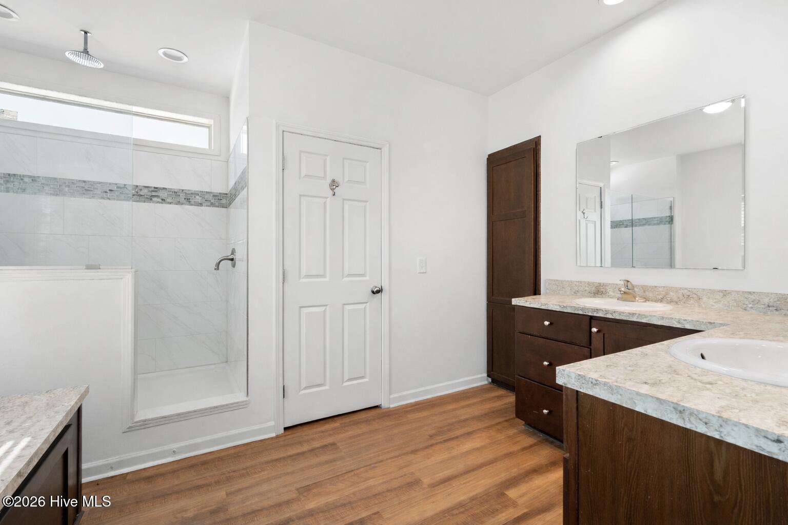 100556828 | Photo 18