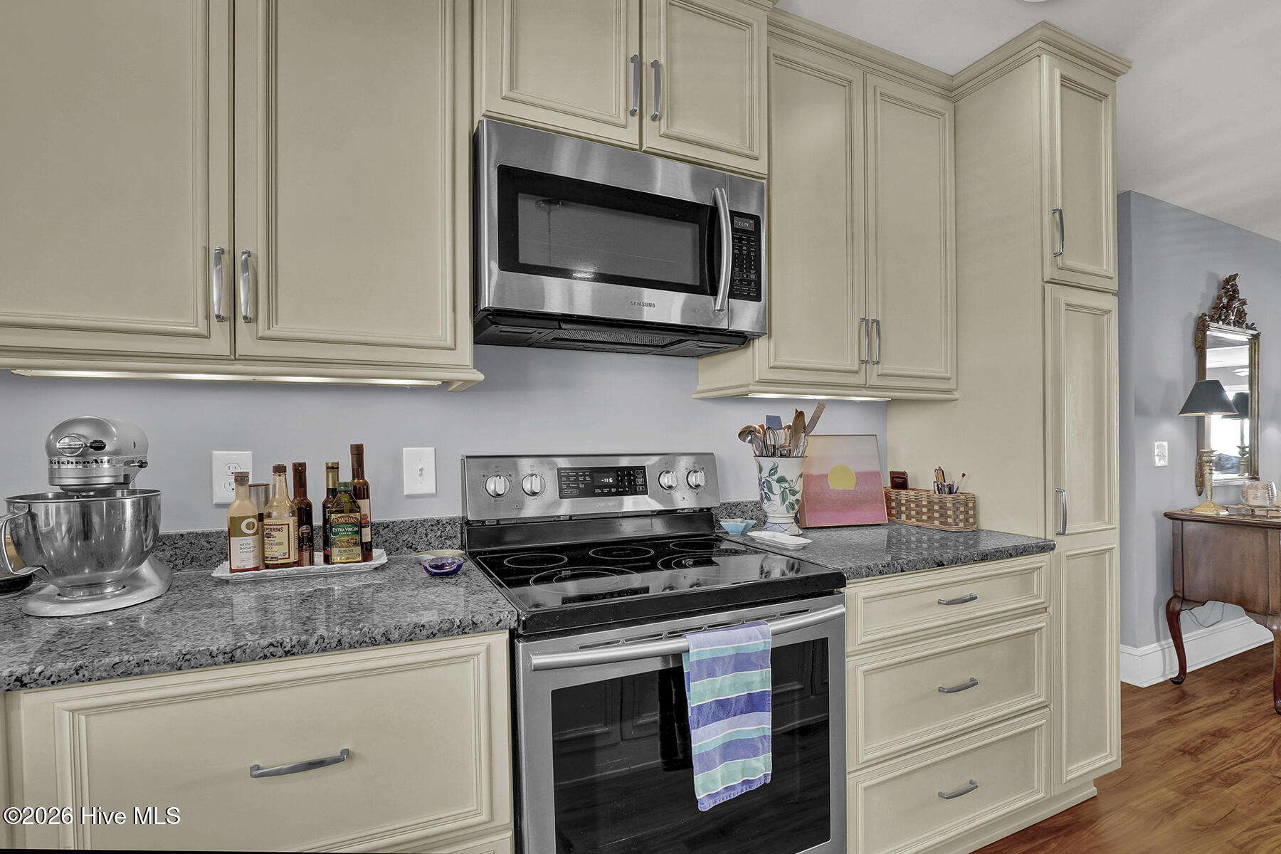 100548682 | Photo 15