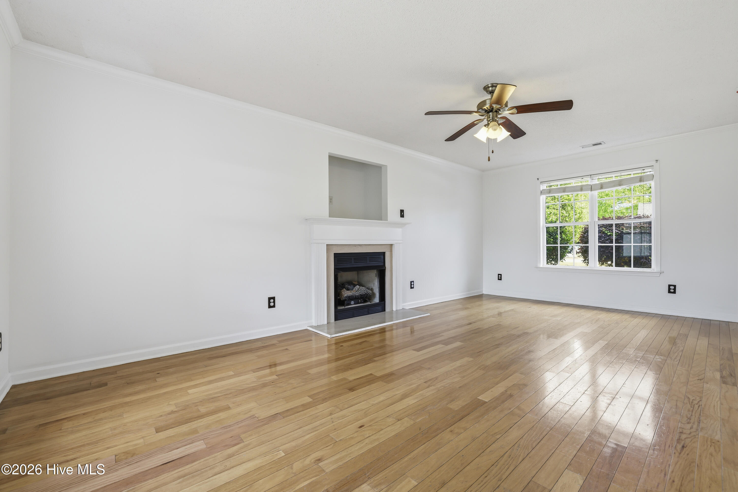 103 Exeter Court, Burgaw, NC 28425 – photo 4: Photo Apr 04 2026, 12 42 27 (27)