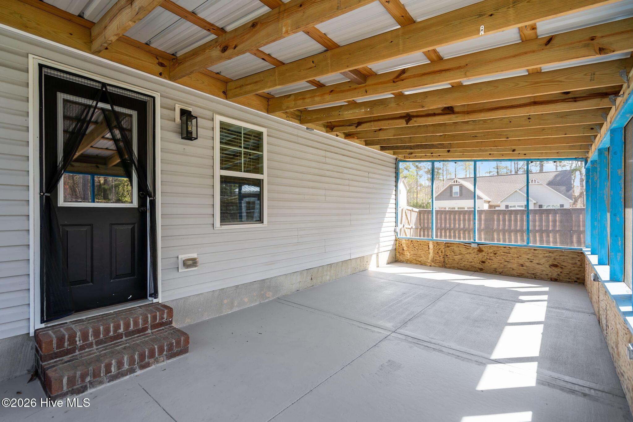 100561412 | Photo 32