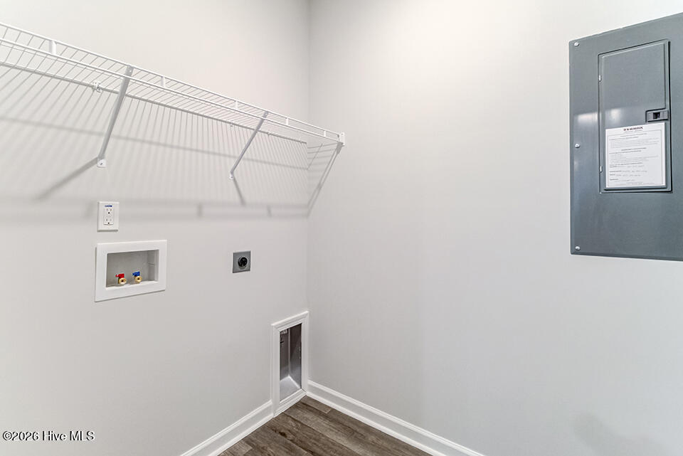 100557891 | Photo 21