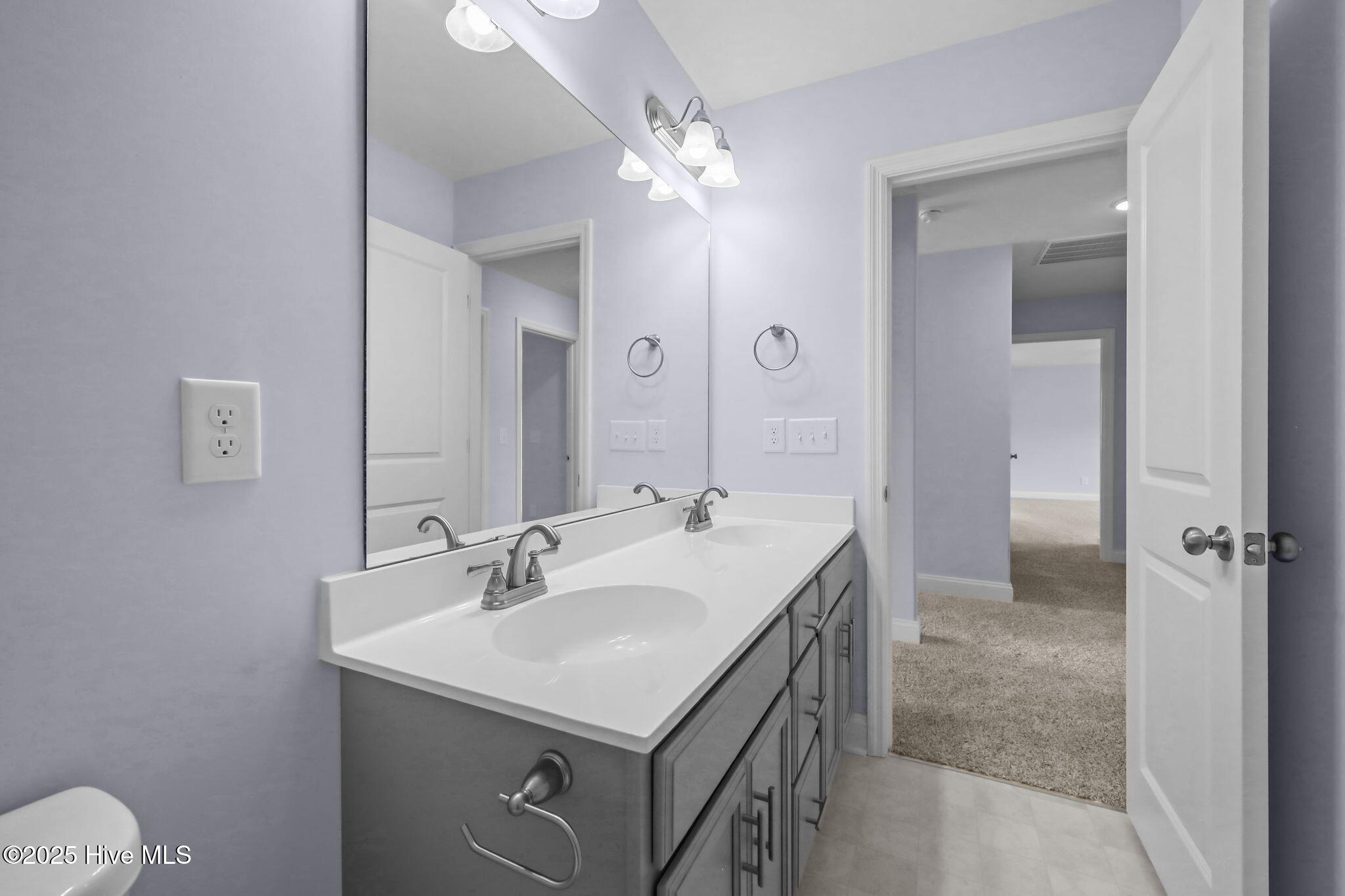 100519667 | Photo 23