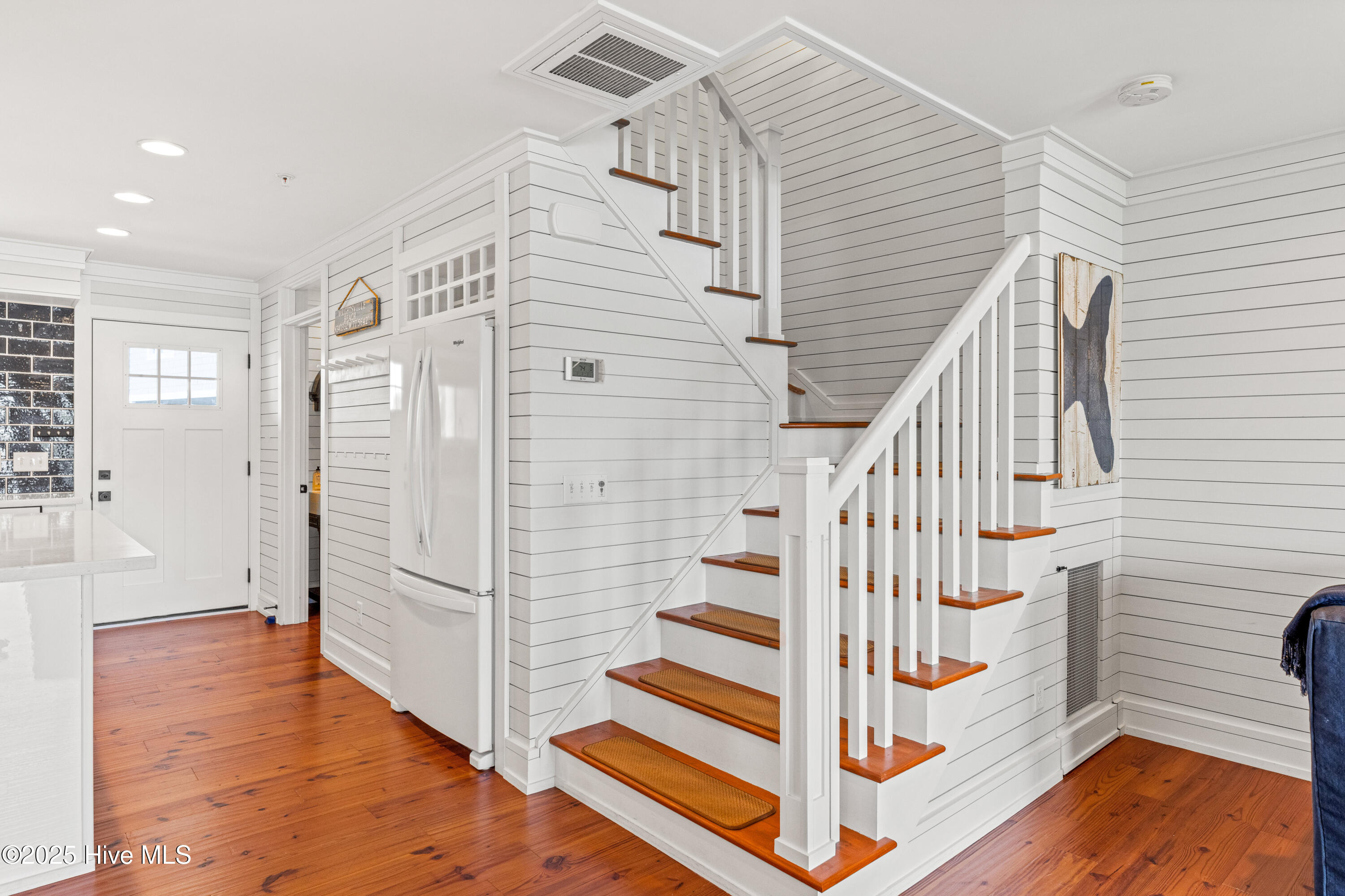 100523533 | Photo 14