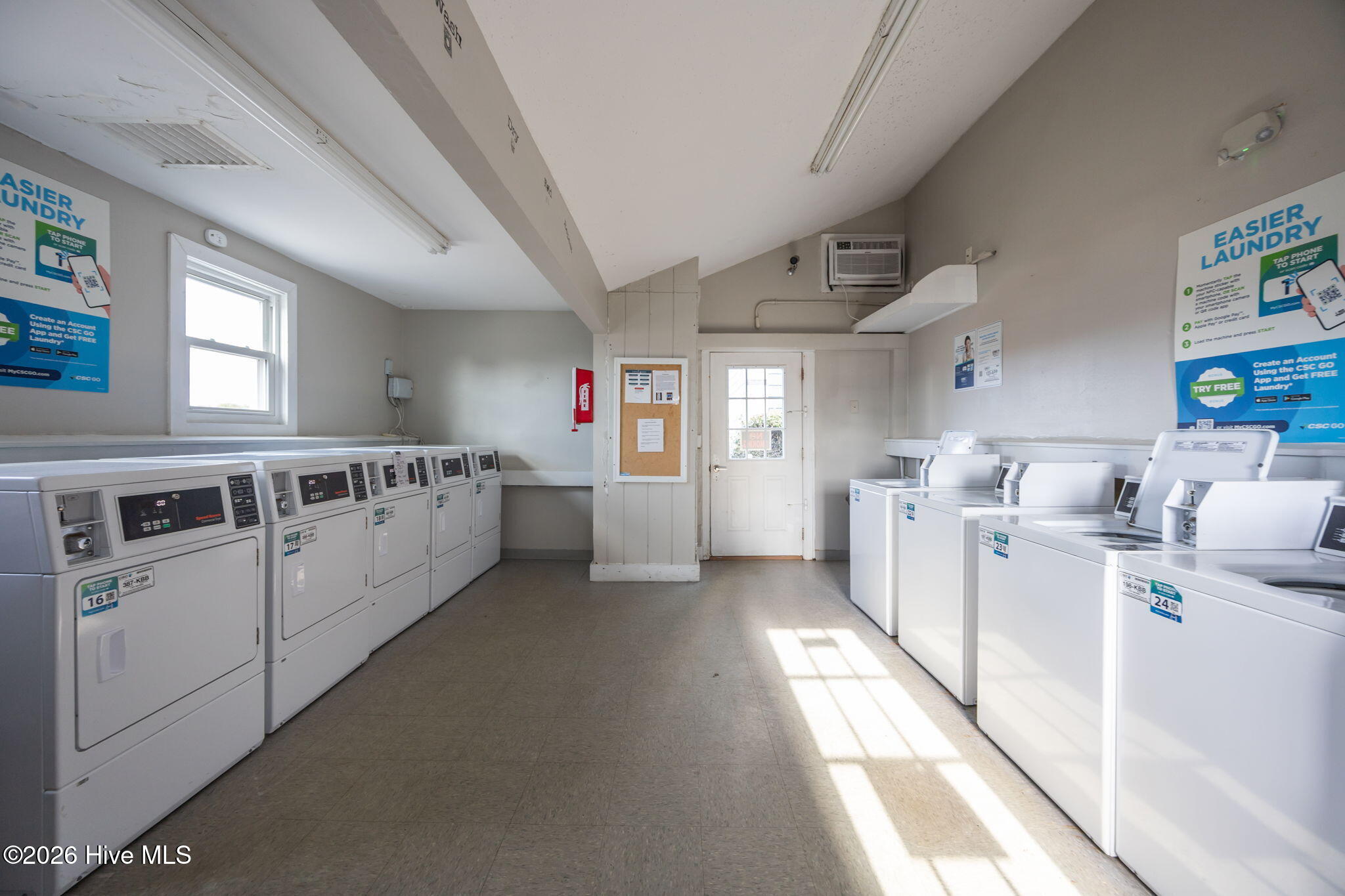 100561169 | Photo 19