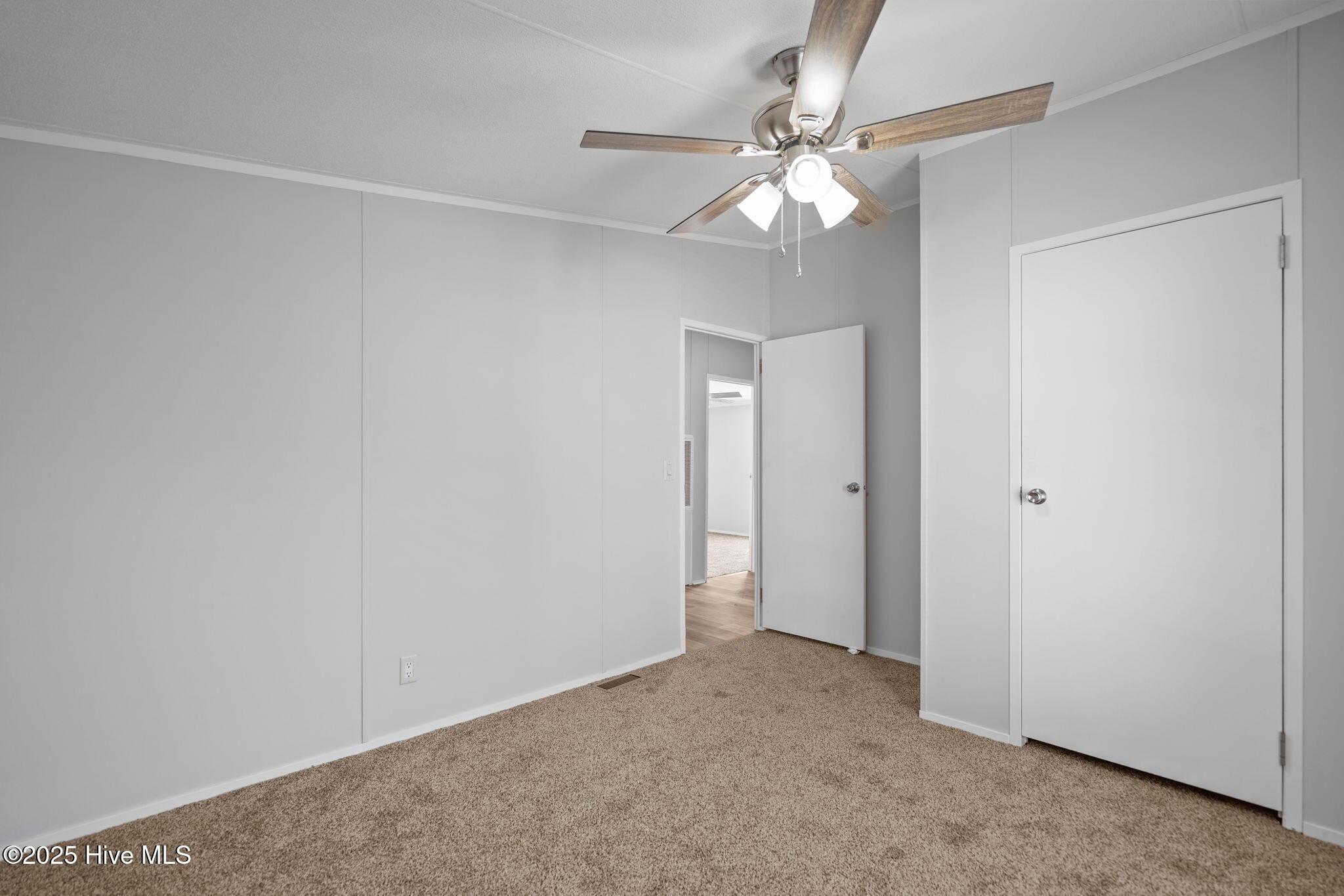 100536867 | Photo 33