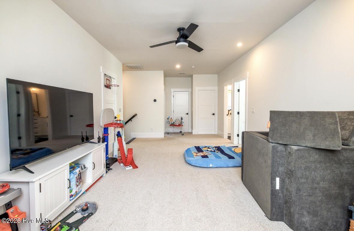 100567663 | Photo 18