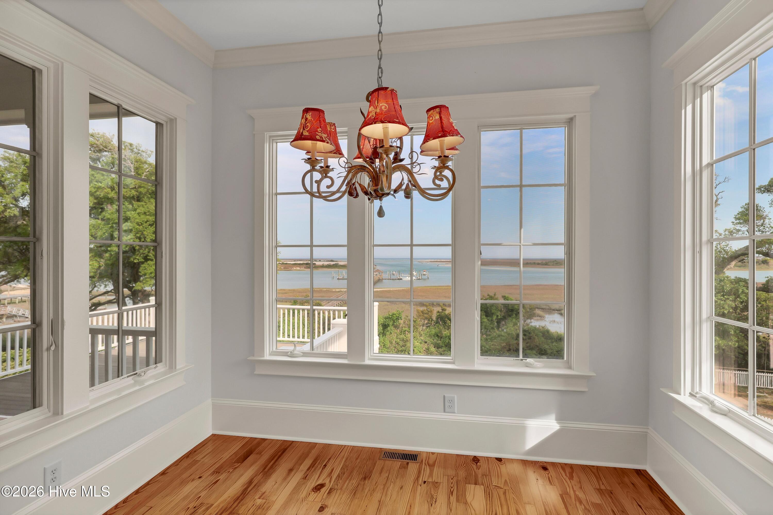 100569484 | Photo 32