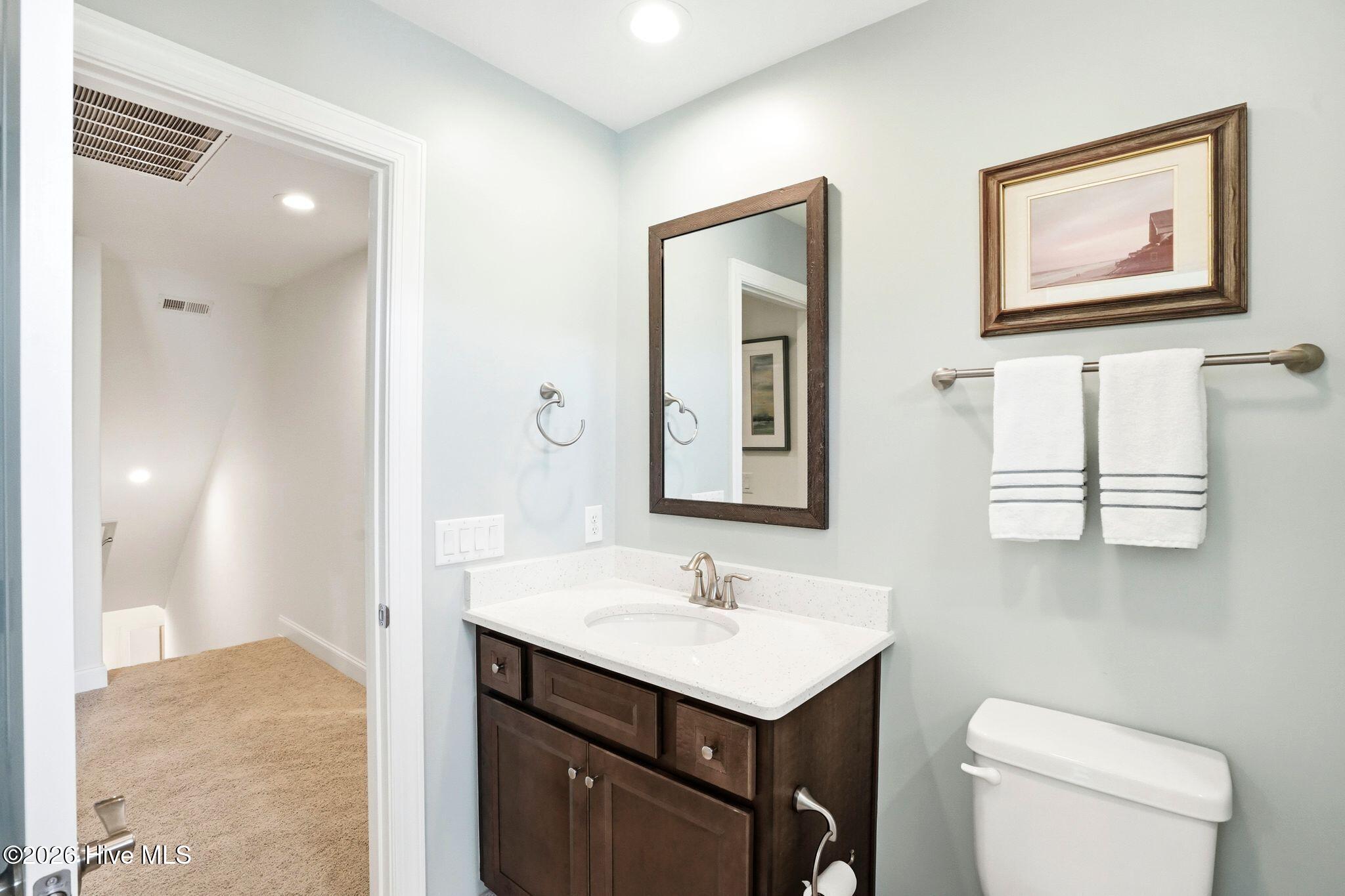 100569004 | Photo 51