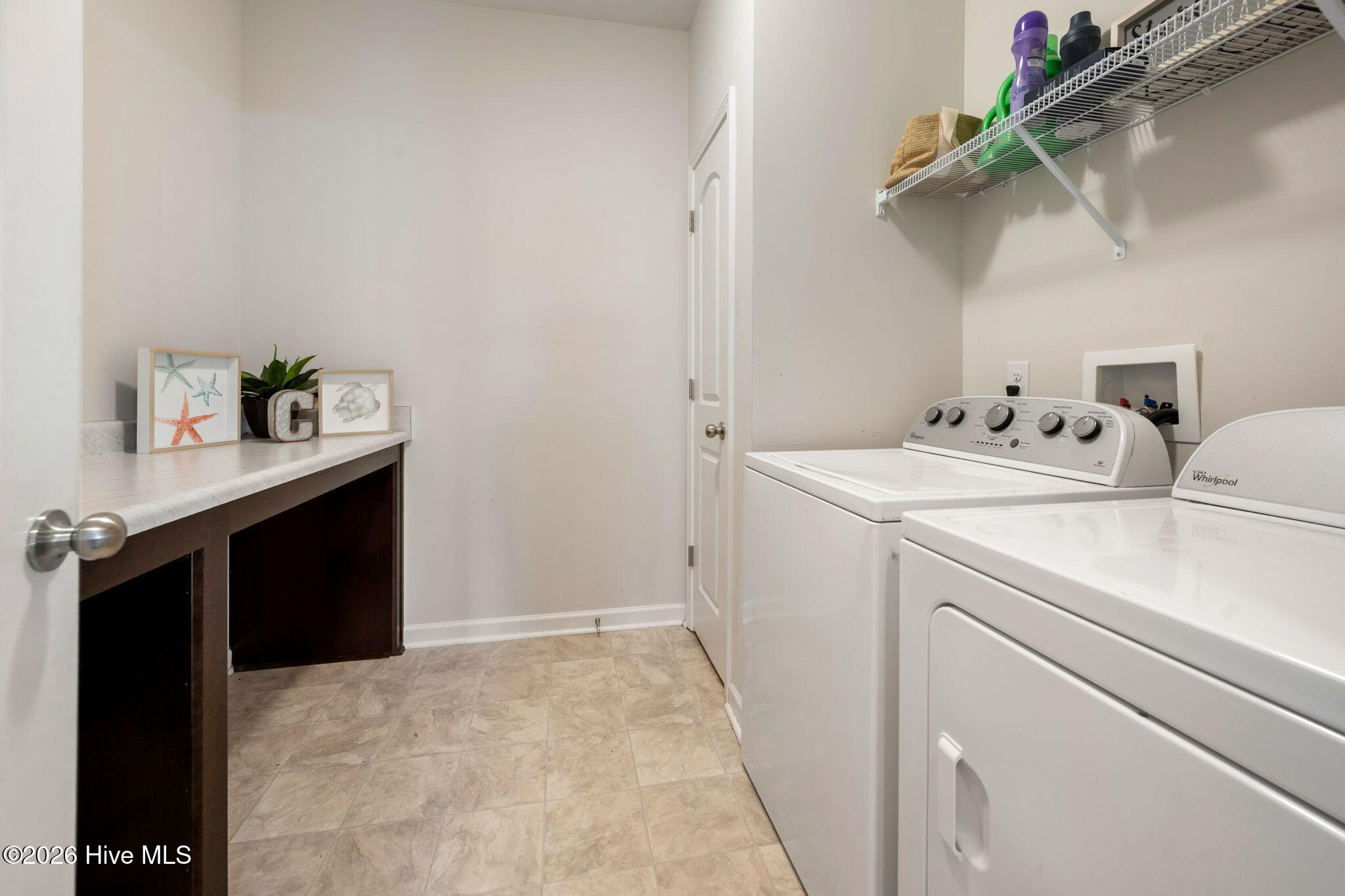 100549288 | Photo 21