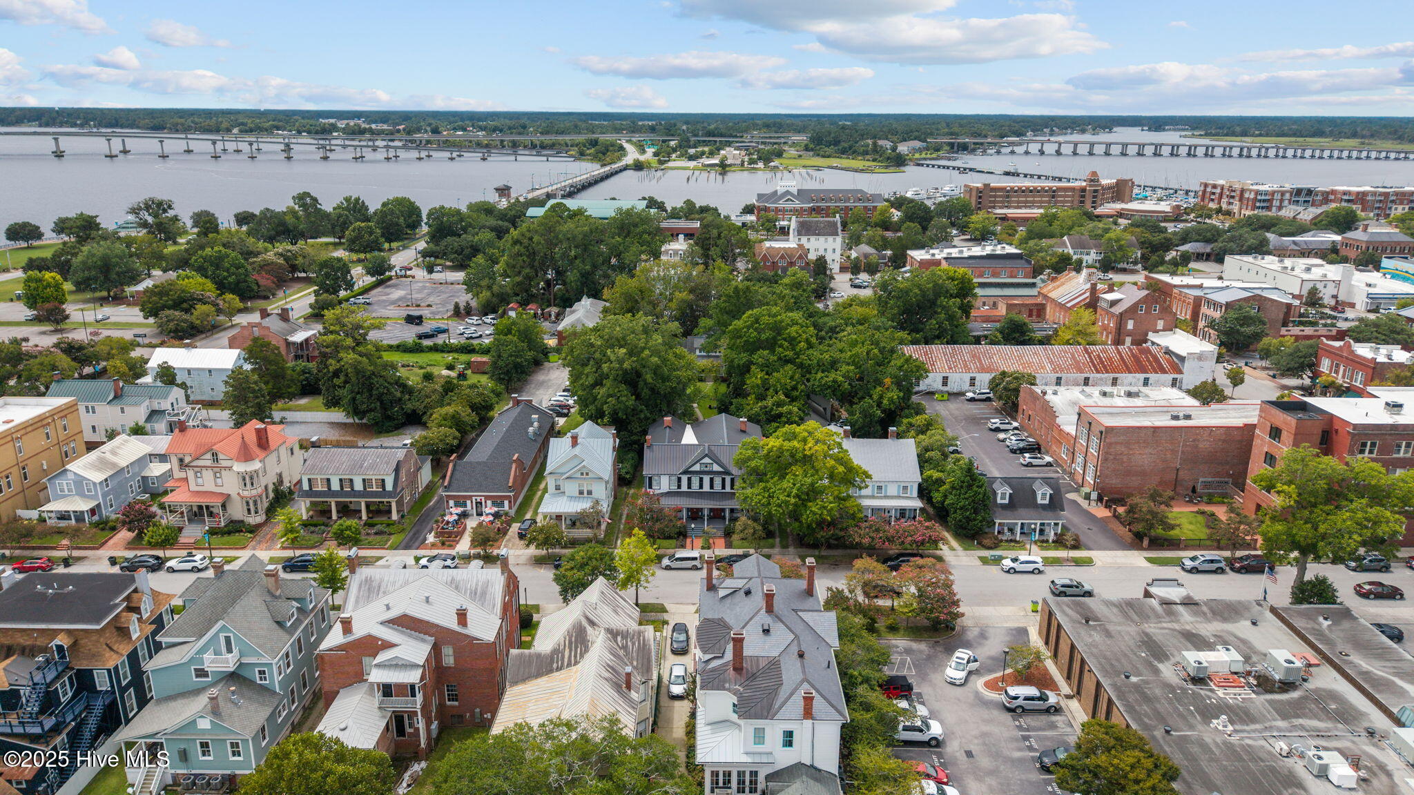 Homes for sale in New Bern, NC | 215 Pollock St, New Bern, NC 28560 | MLS# 100527718