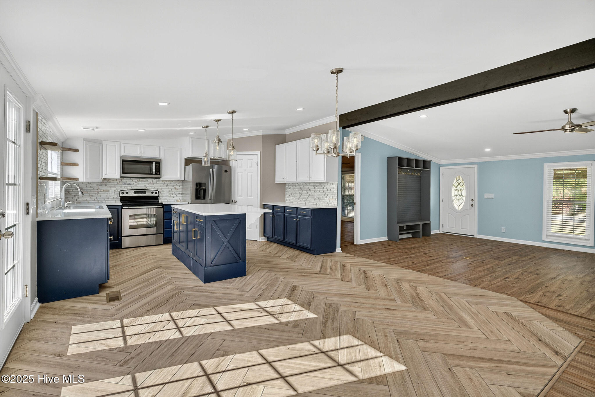 100540799 | Photo 11