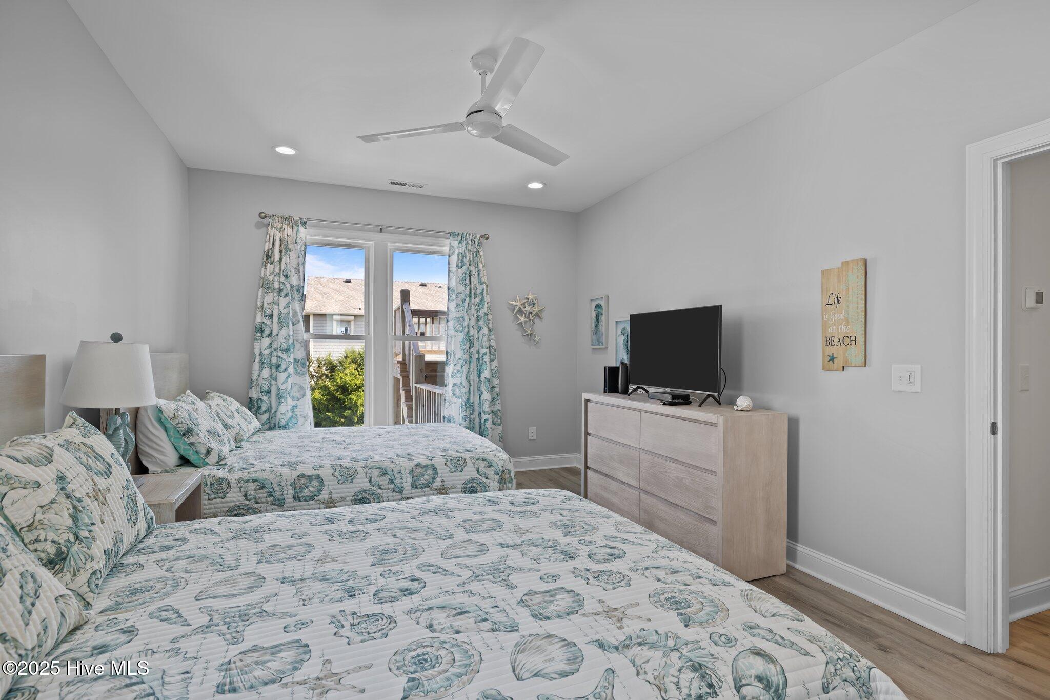 100509194 | Photo 35