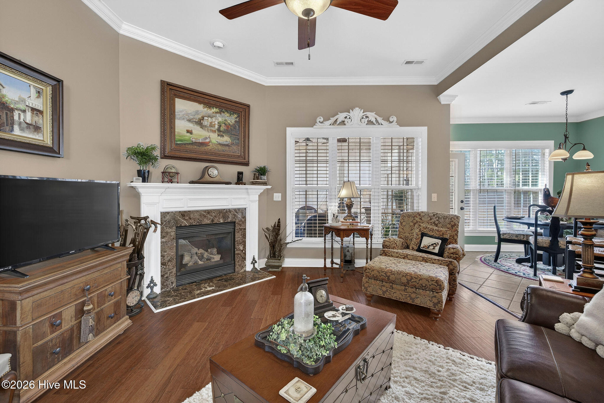 100558563 | Photo 49