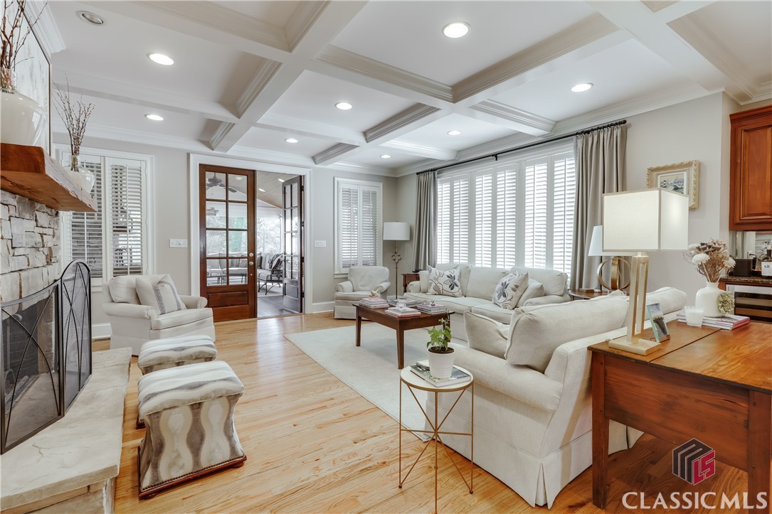 577 Cloverhurst Avenue W