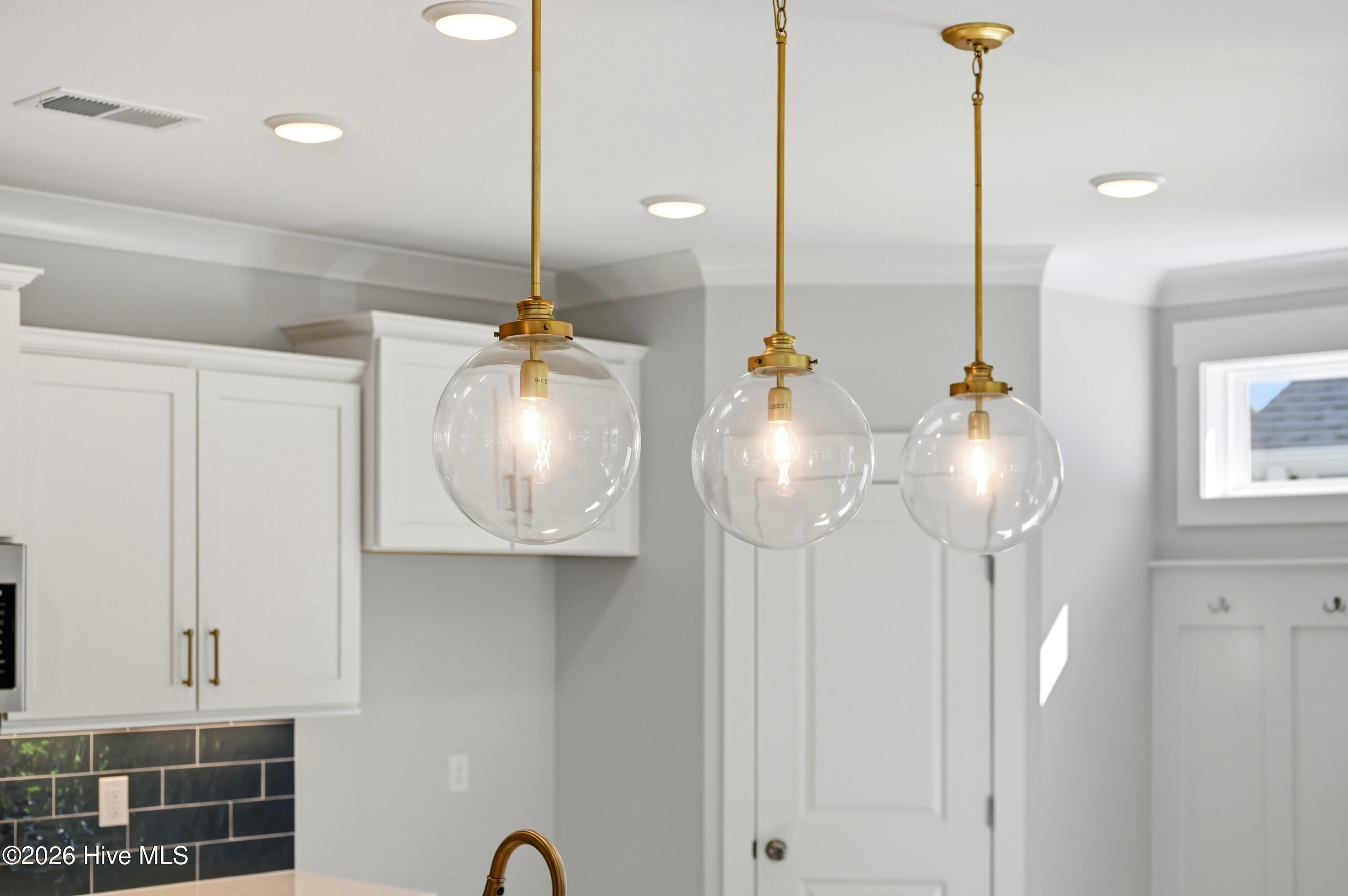 100566798 | Photo 42